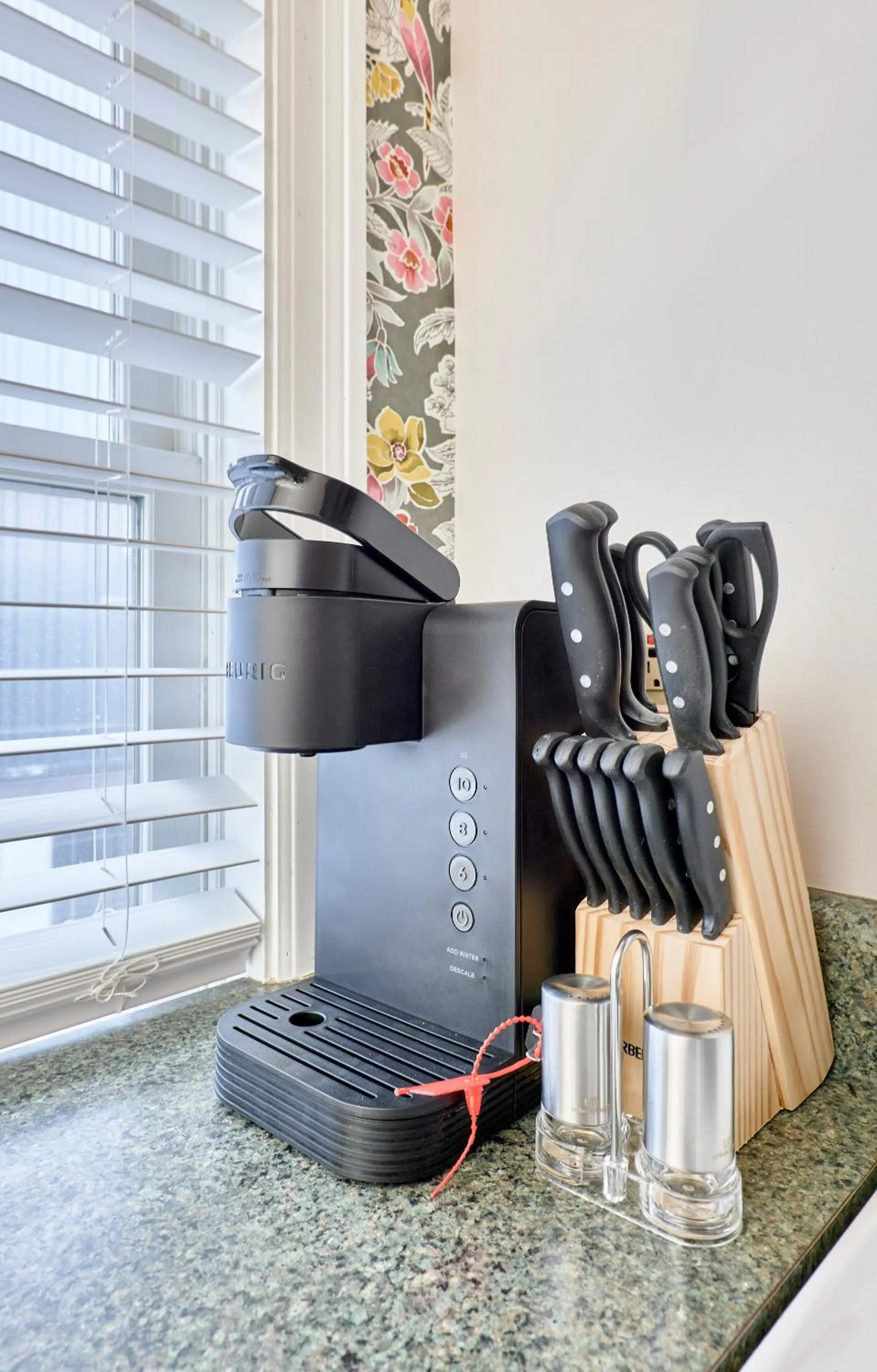 Coffee/tea facilities in WhiteHouse at Grand Central