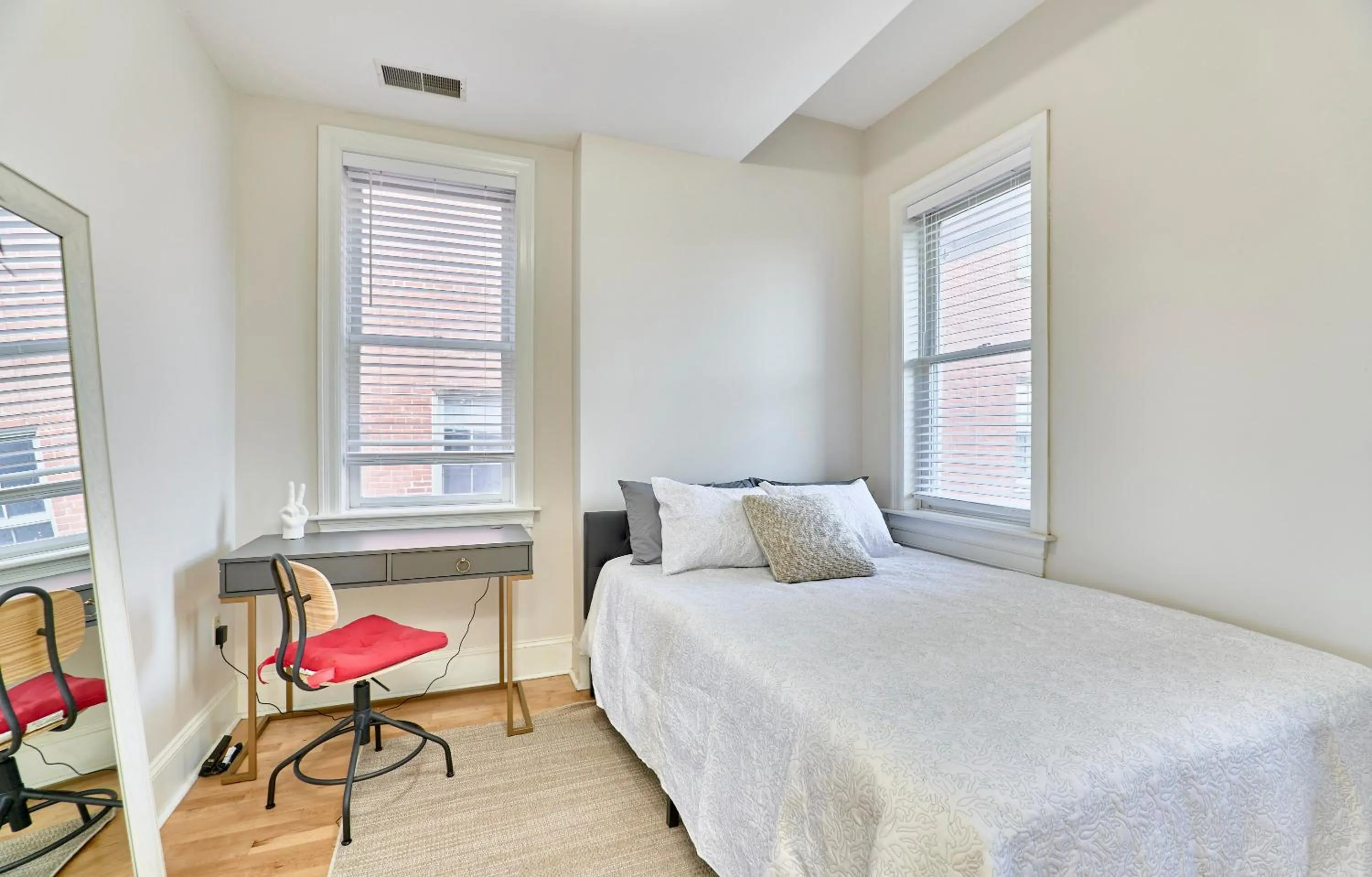 Bed in WhiteHouse at Grand Central