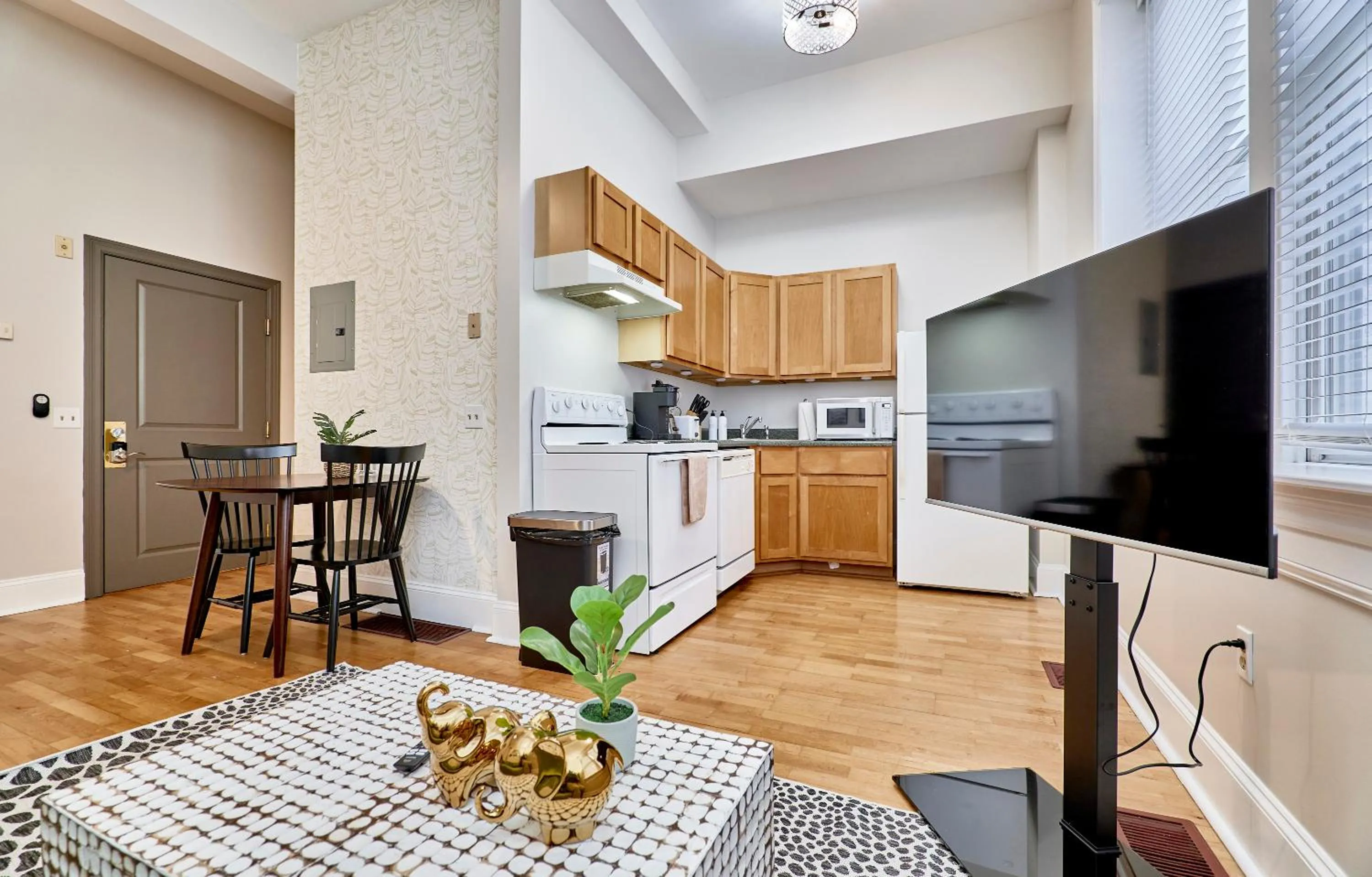 TV and multimedia in WhiteHouse at Grand Central