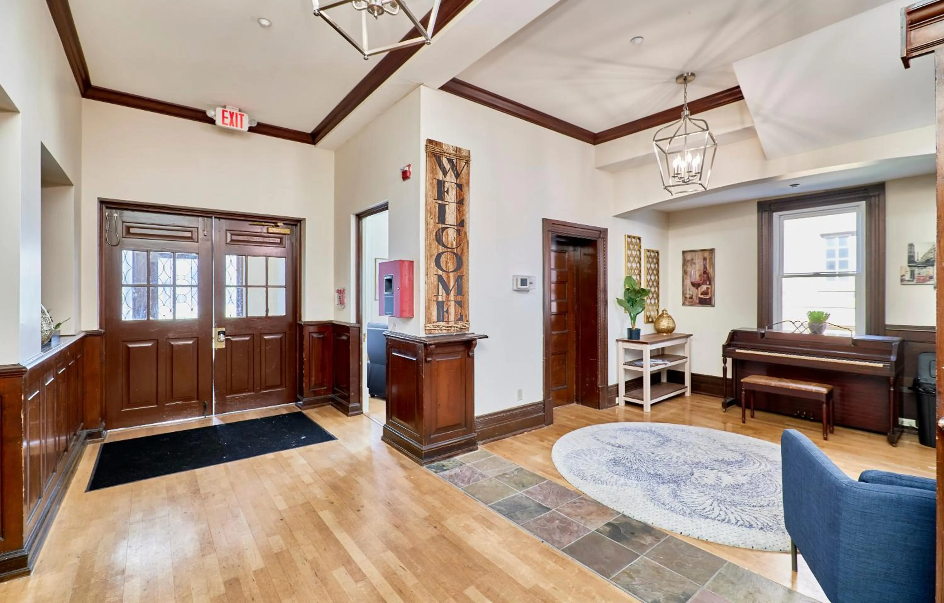 Facade/entrance in WhiteHouse at Grand Central