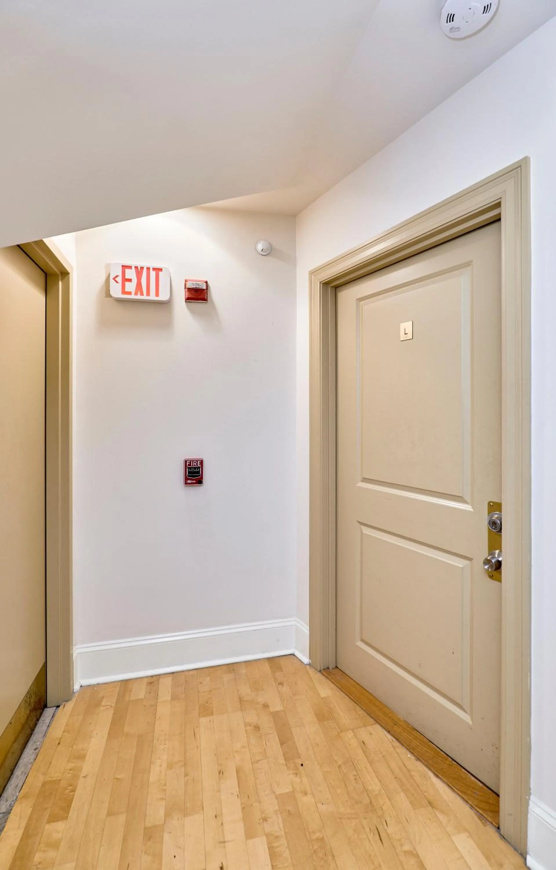 Facade/entrance in WhiteHouse at Grand Central