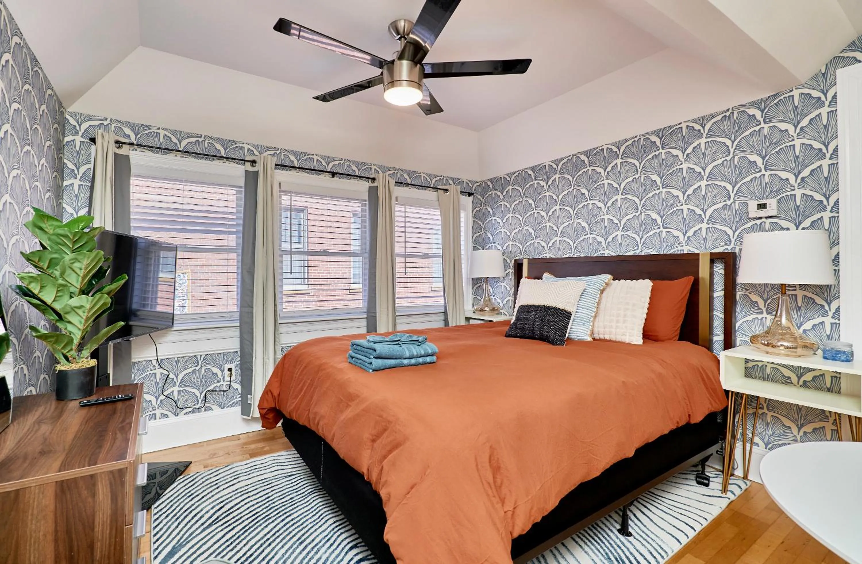 TV and multimedia, Bed in WhiteHouse at Grand Central