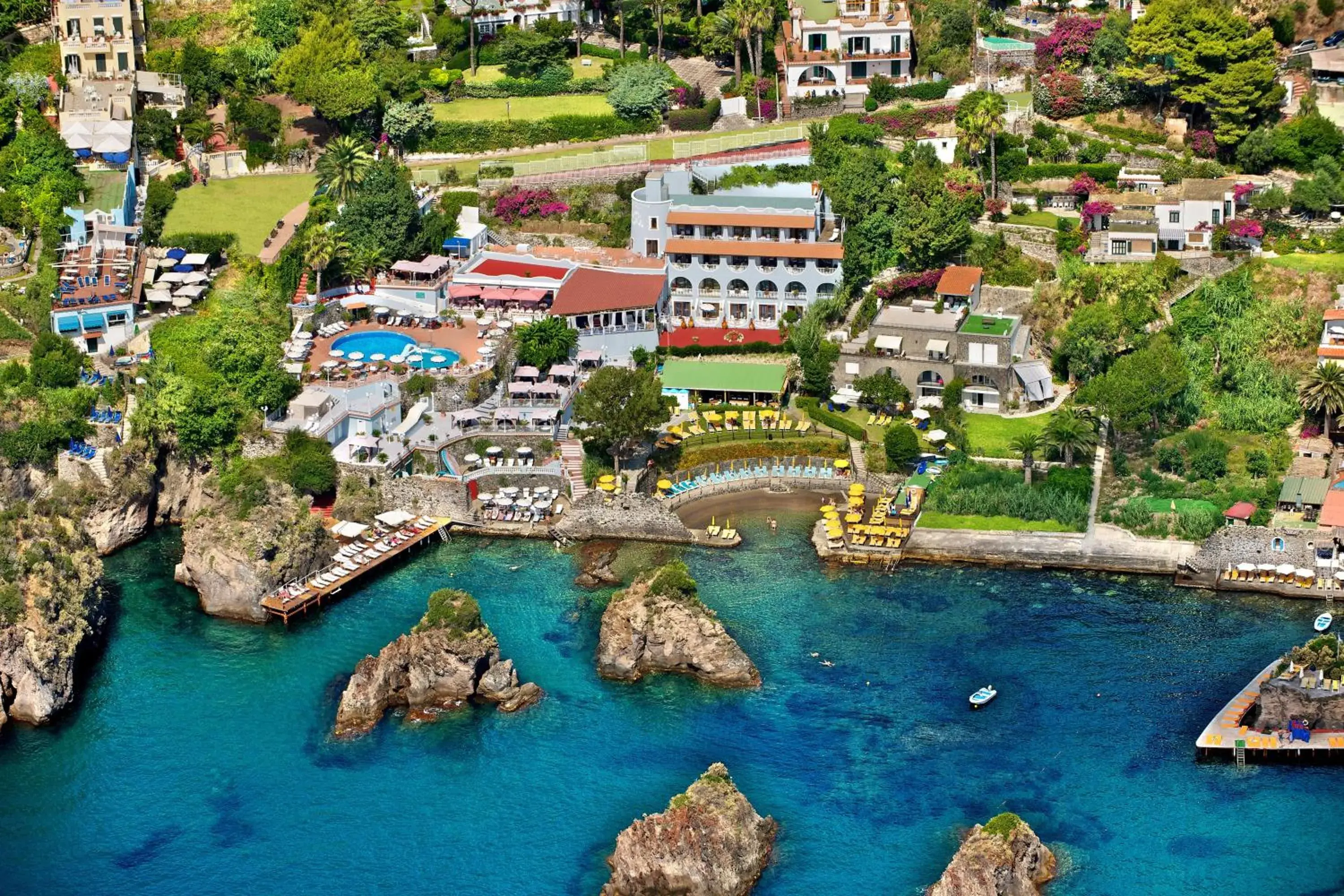 Property building in Strand Hotel Delfini Property building in Strand Hotel Delfini