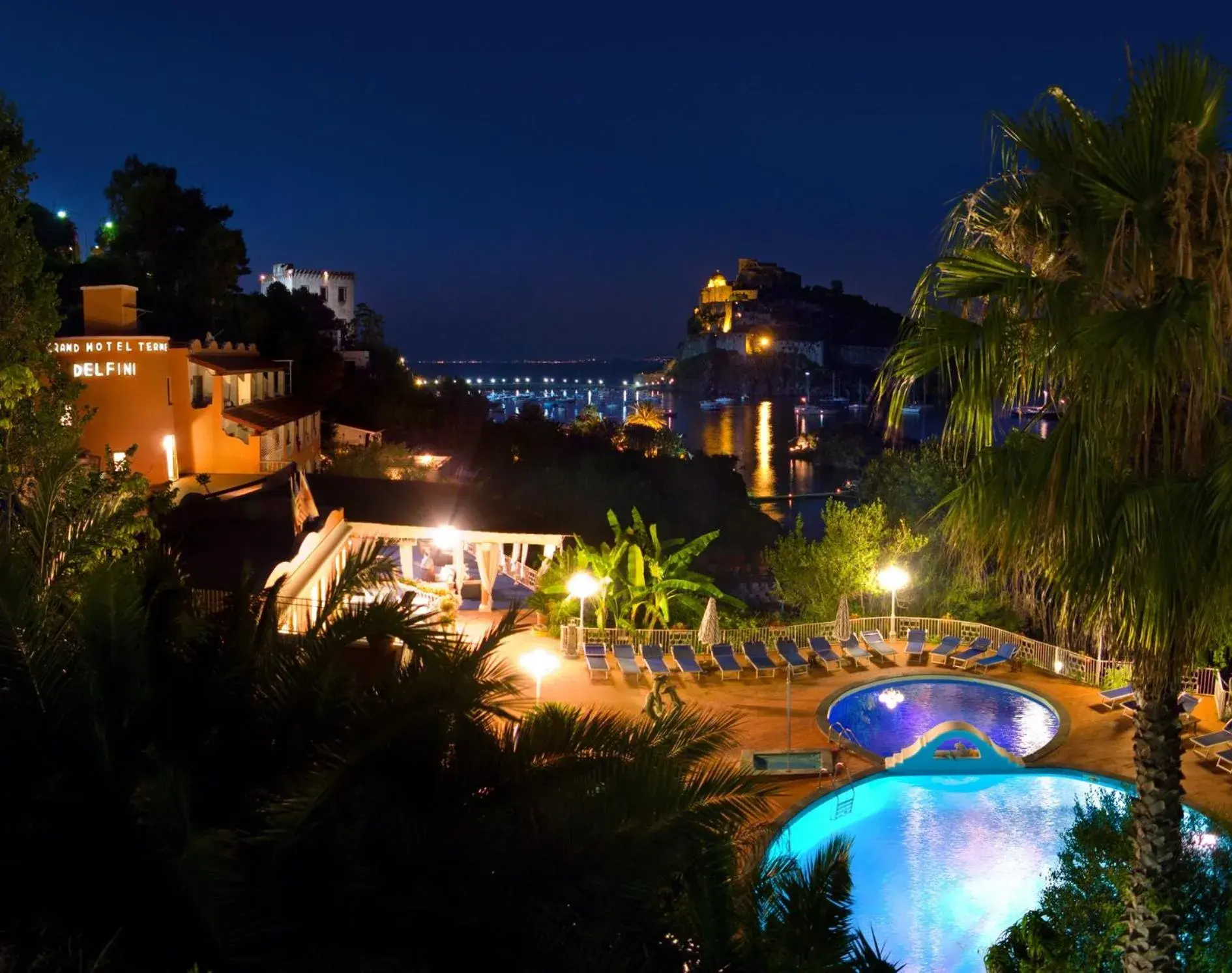 Property building in Strand Hotel Delfini Property building in Strand Hotel Delfini