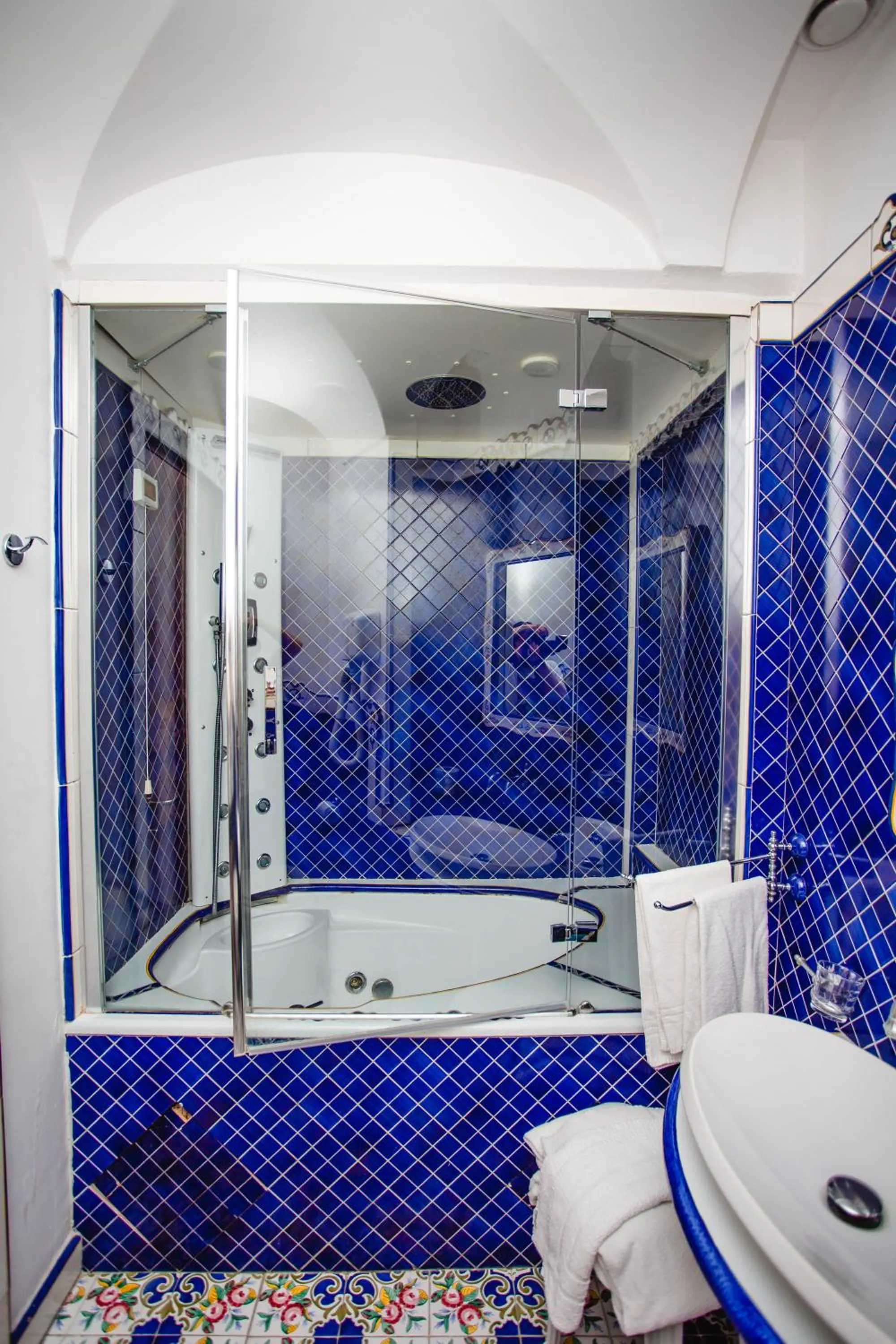 Shower in Strand Hotel Delfini