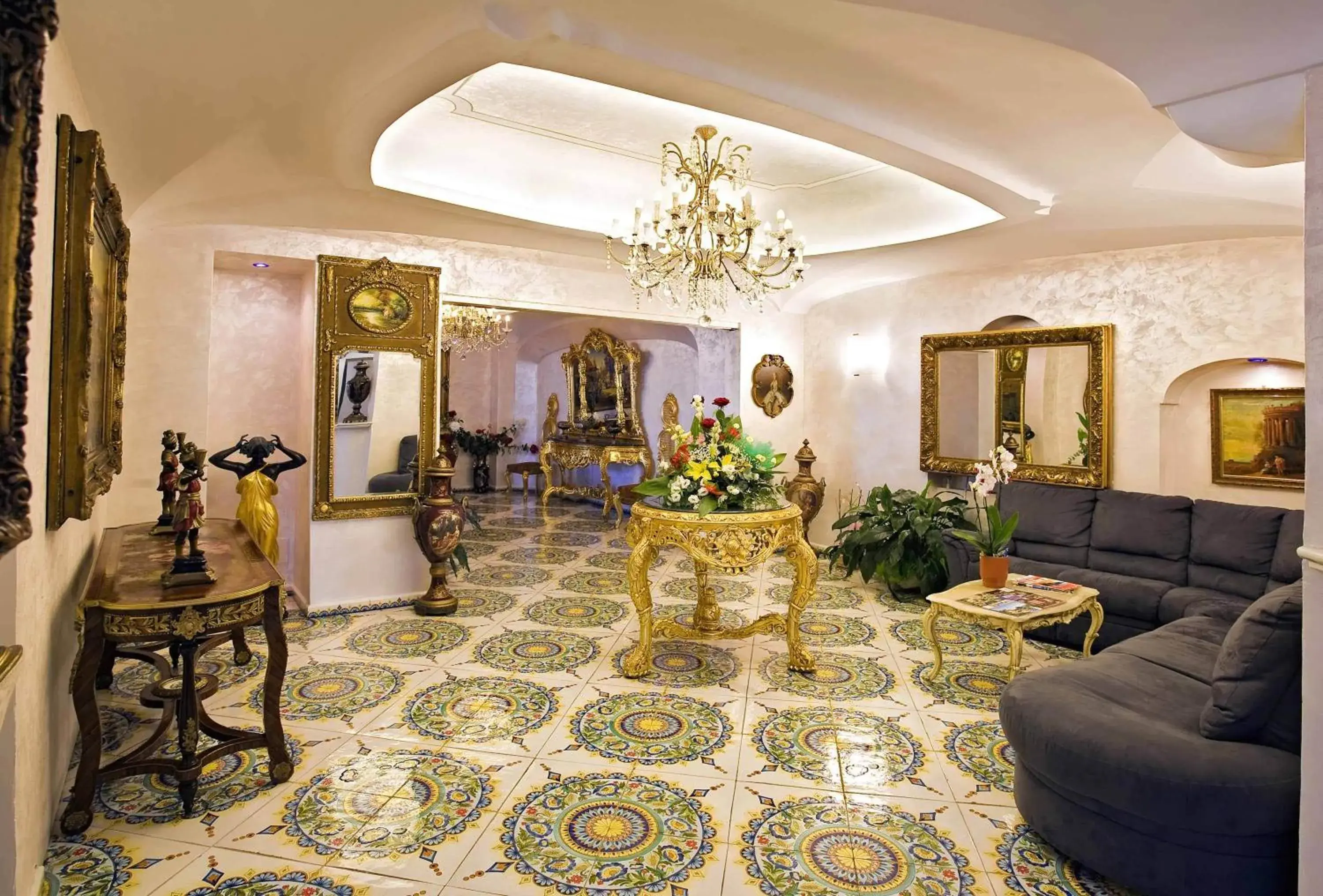 Lounge or bar in Strand Hotel Delfini Lounge or bar in Strand Hotel Delfini