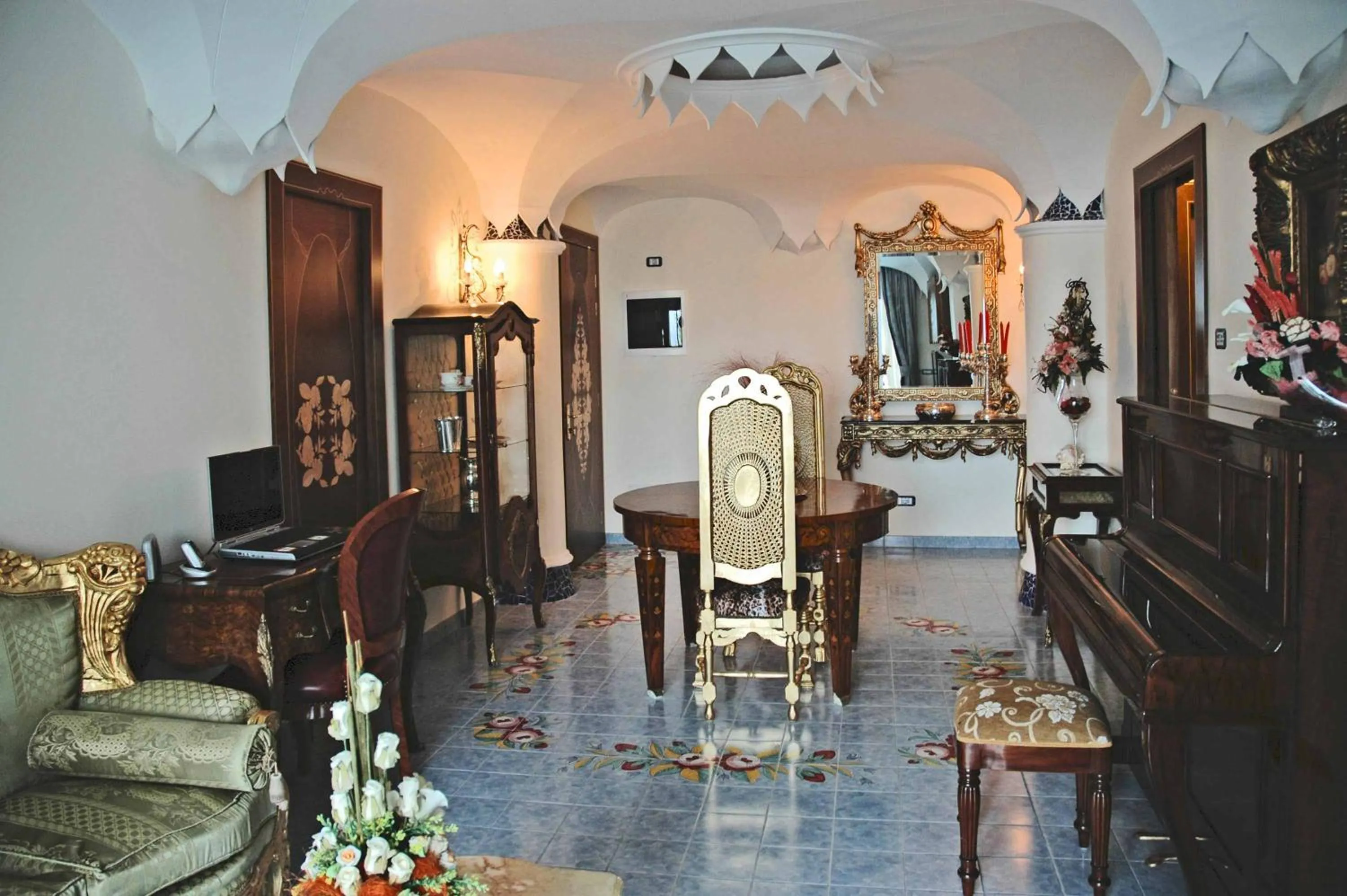 Living room in Strand Hotel Delfini