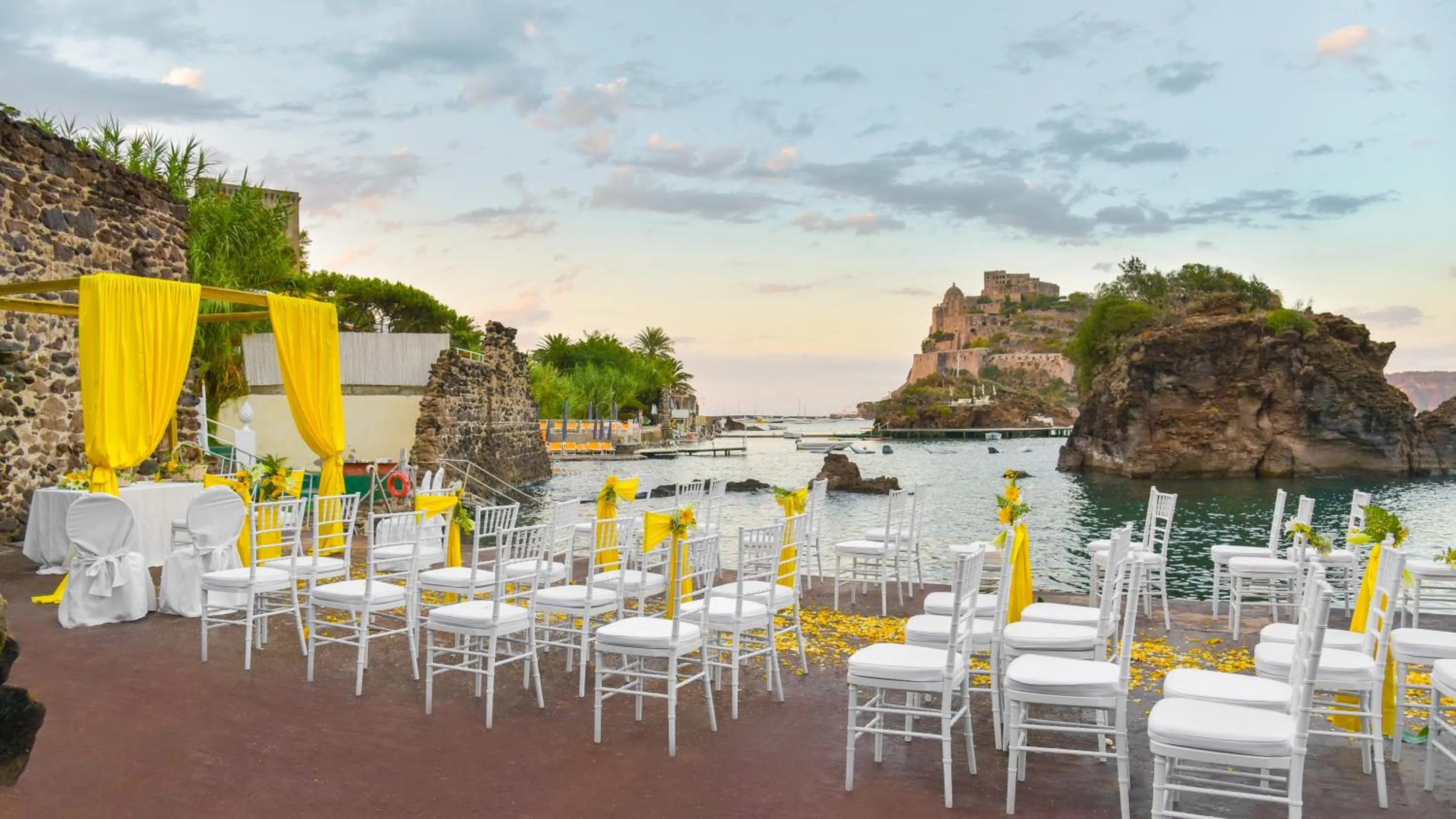 Restaurant/places to eat in Strand Hotel Delfini