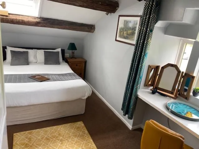 Bedroom in Robin Hood Inn