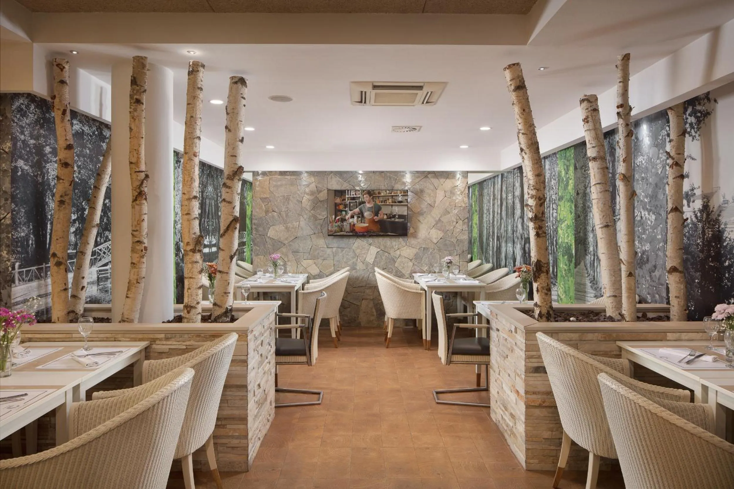 Restaurant/places to eat in Hotel Colors Inn