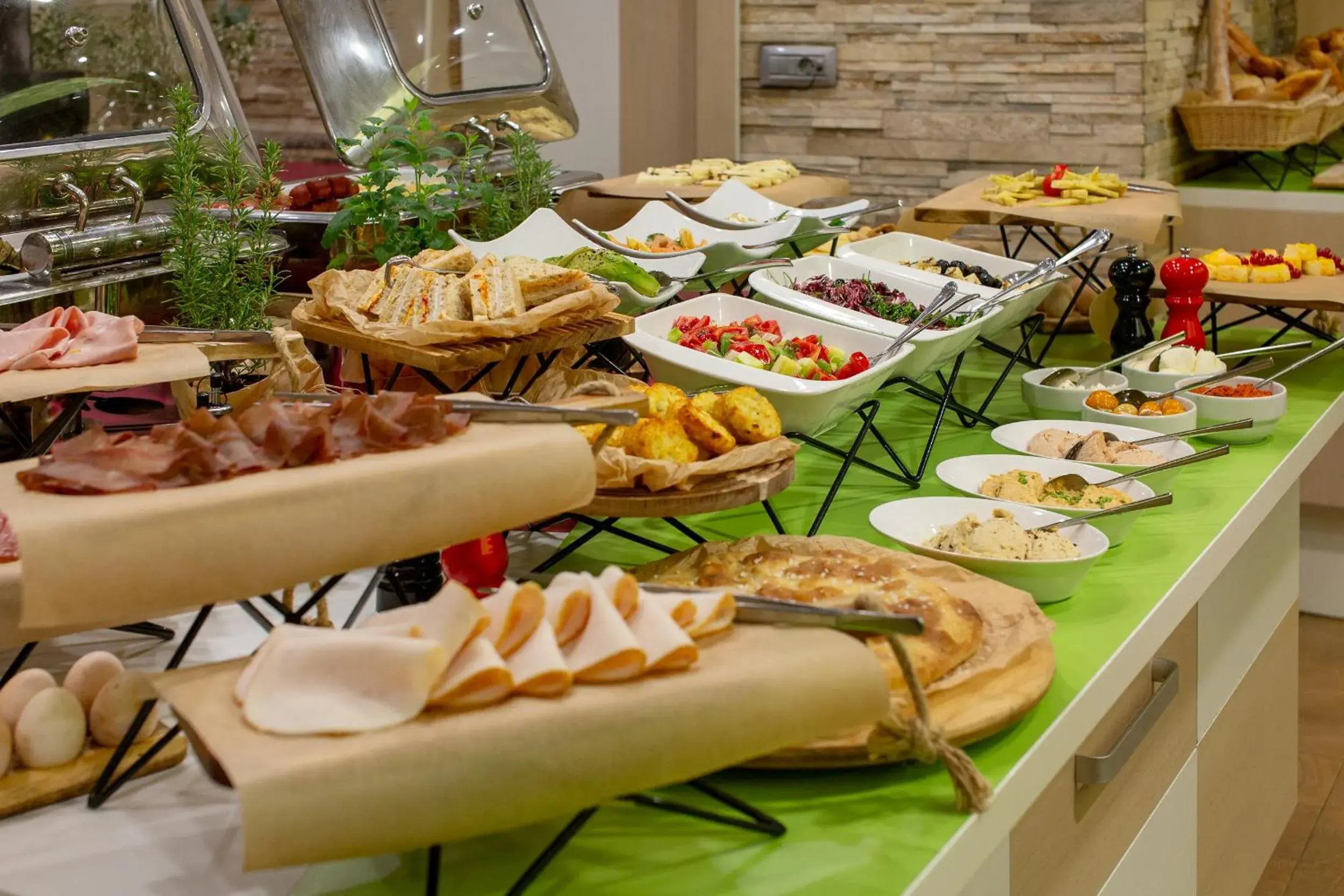 Food and drinks in Hotel Colors Inn Food and drinks in Hotel Colors Inn