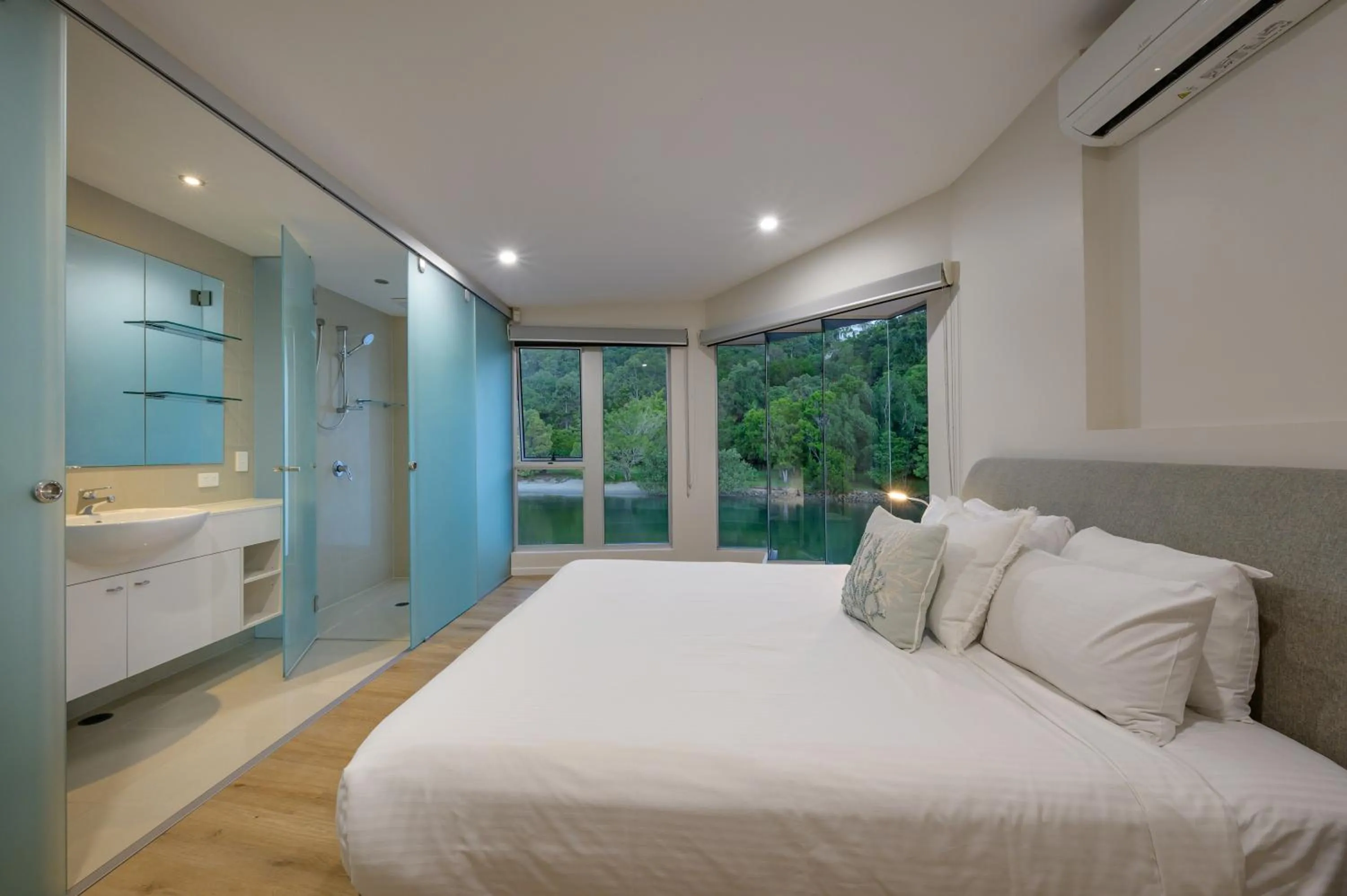 Bedroom, Bed in 31 Witta Circle, Noosa Heads