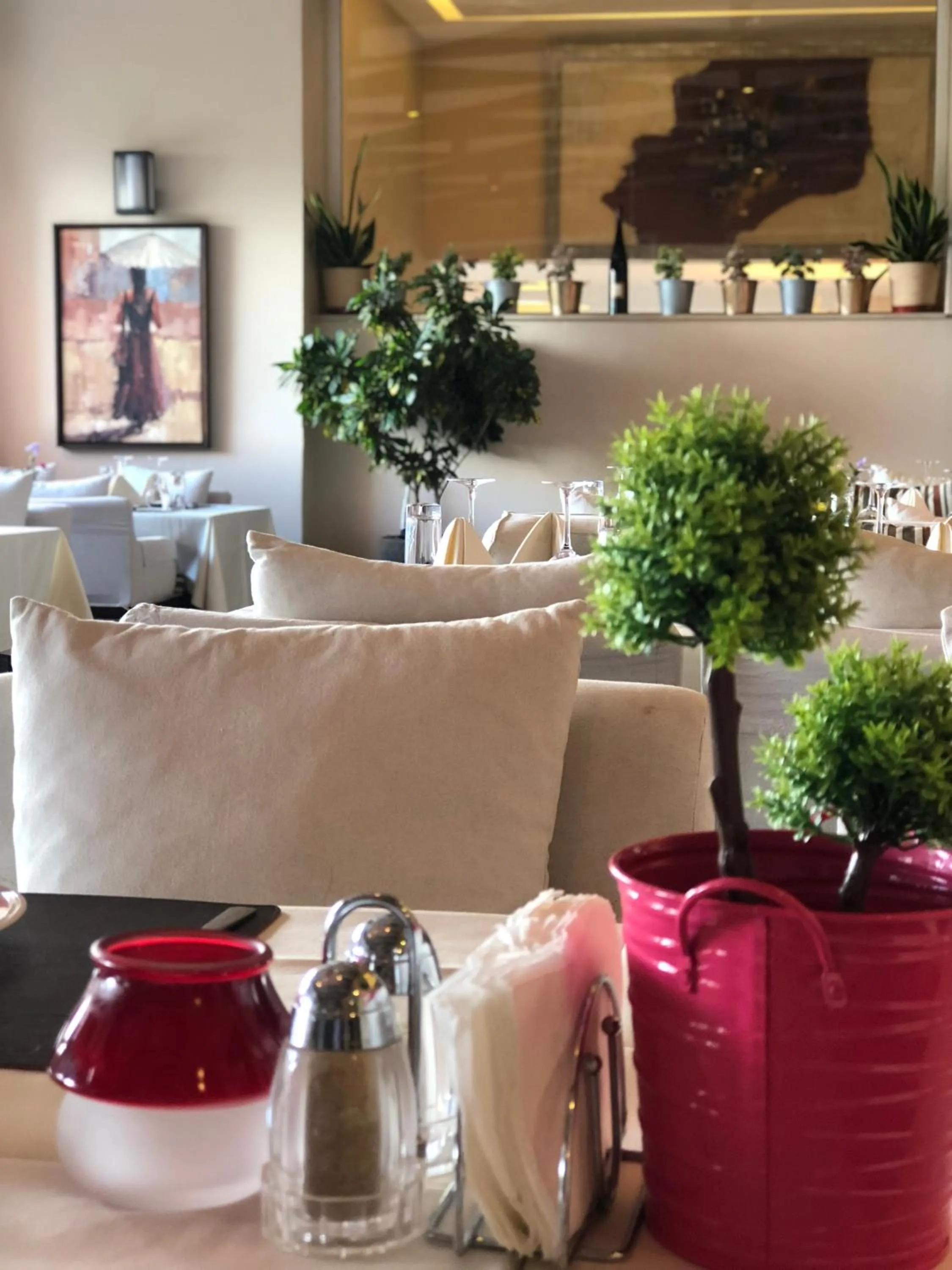 Restaurant/places to eat in Home Suites Boutique Hotel Freetown