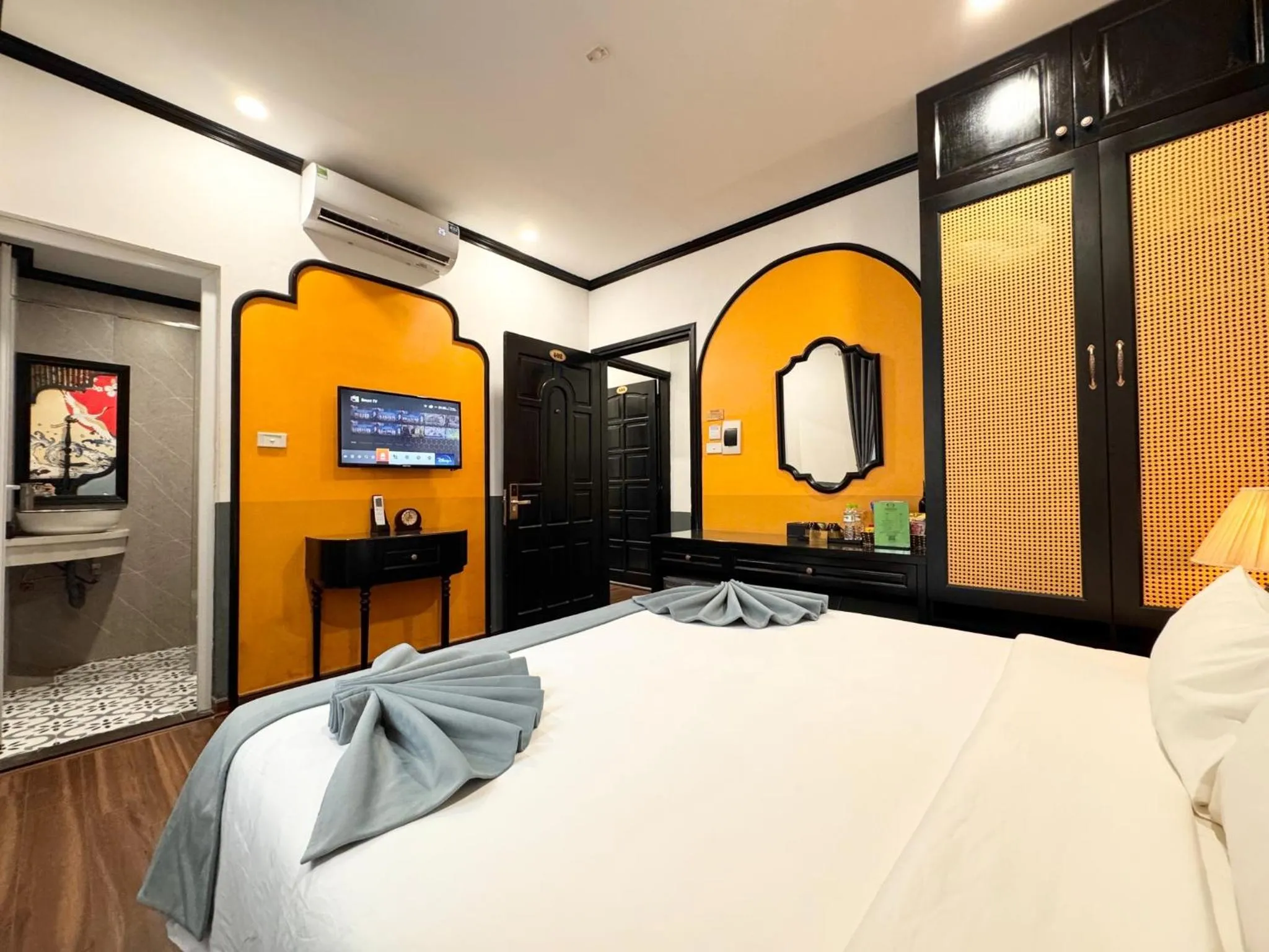 Photo of the whole room, Bed in Hanoi Elpis Hotel & Spa