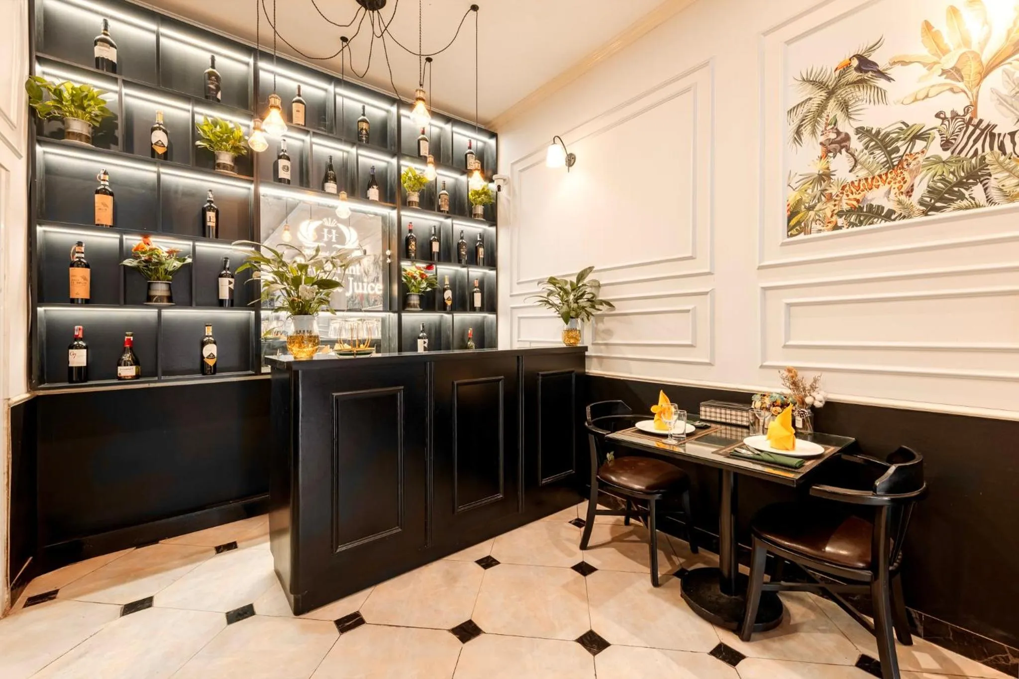 Restaurant/places to eat in Hanoi Elpis Hotel & Spa