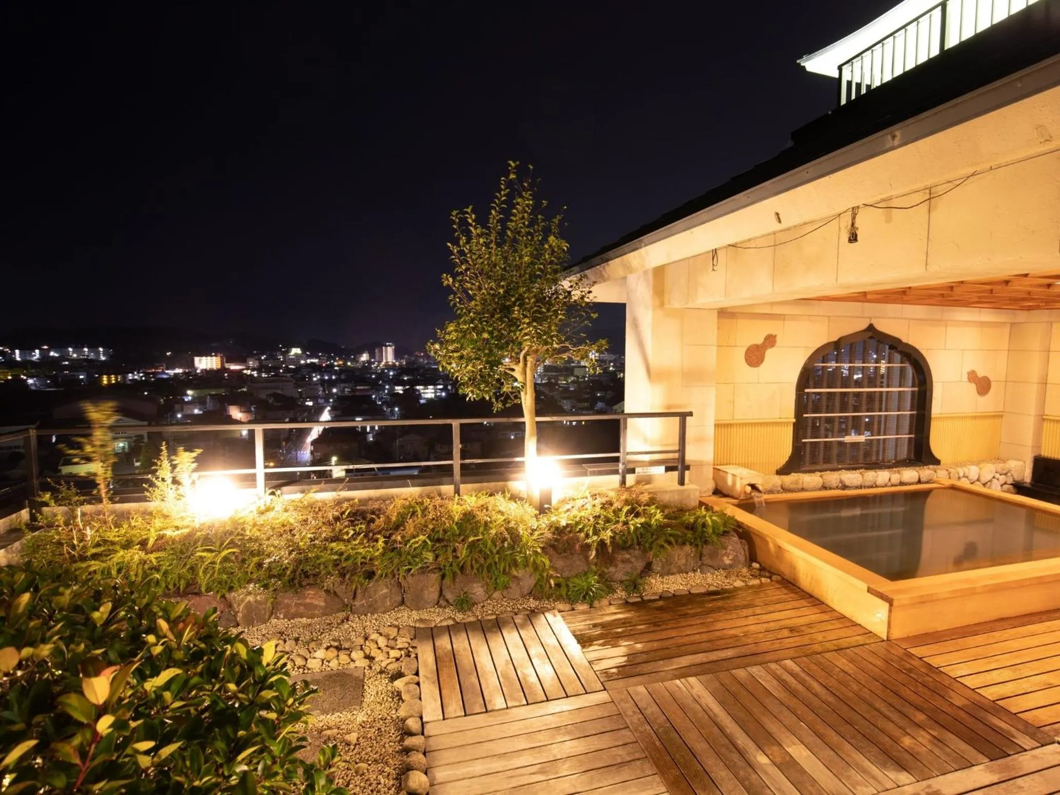 Open Air Bath in Hotel Castle Inn Ise