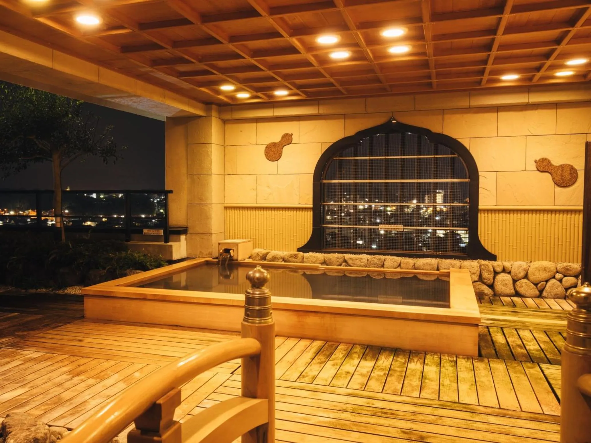 Open Air Bath in Hotel Castle Inn Ise