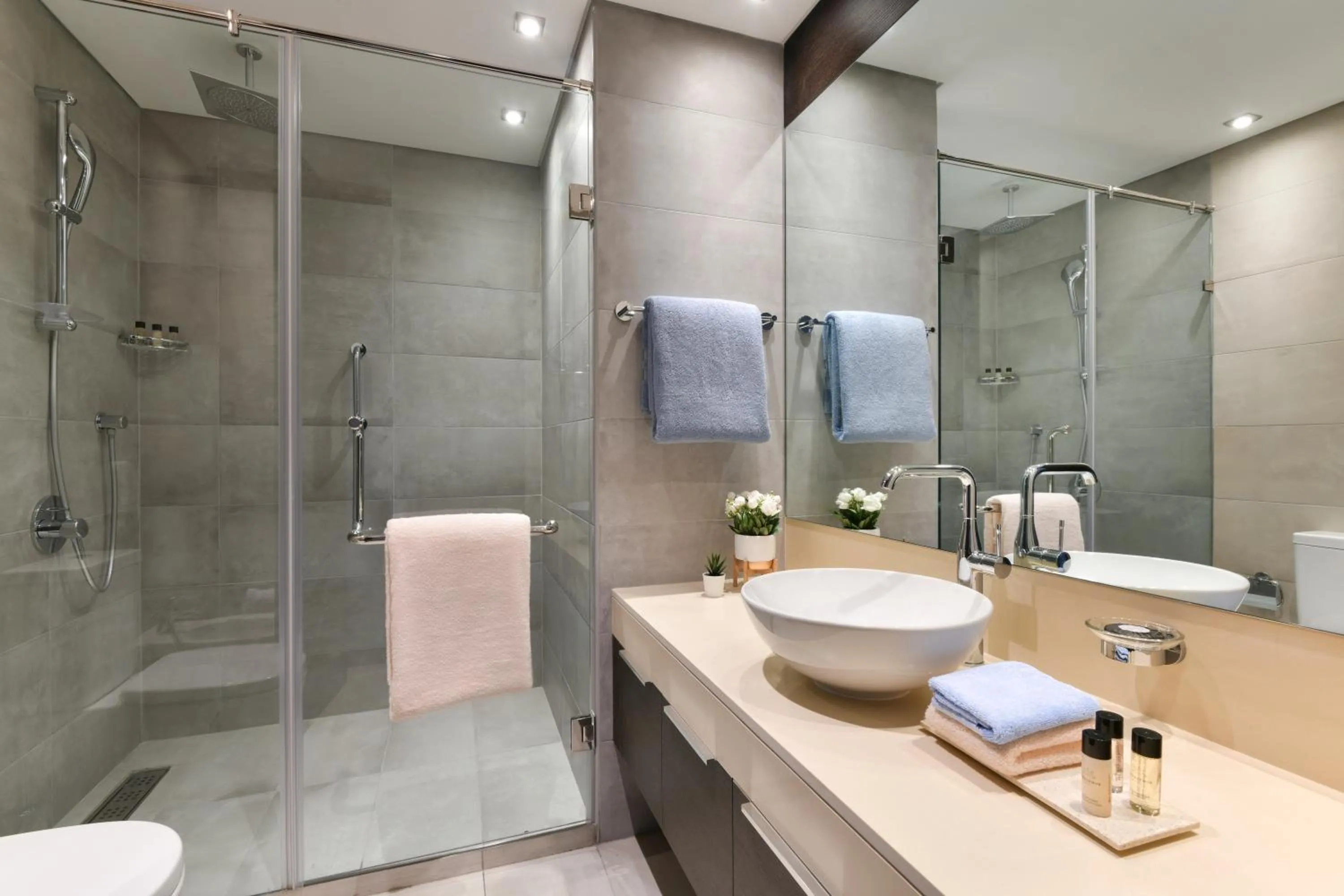 Bathroom in Le Mirage Downtown