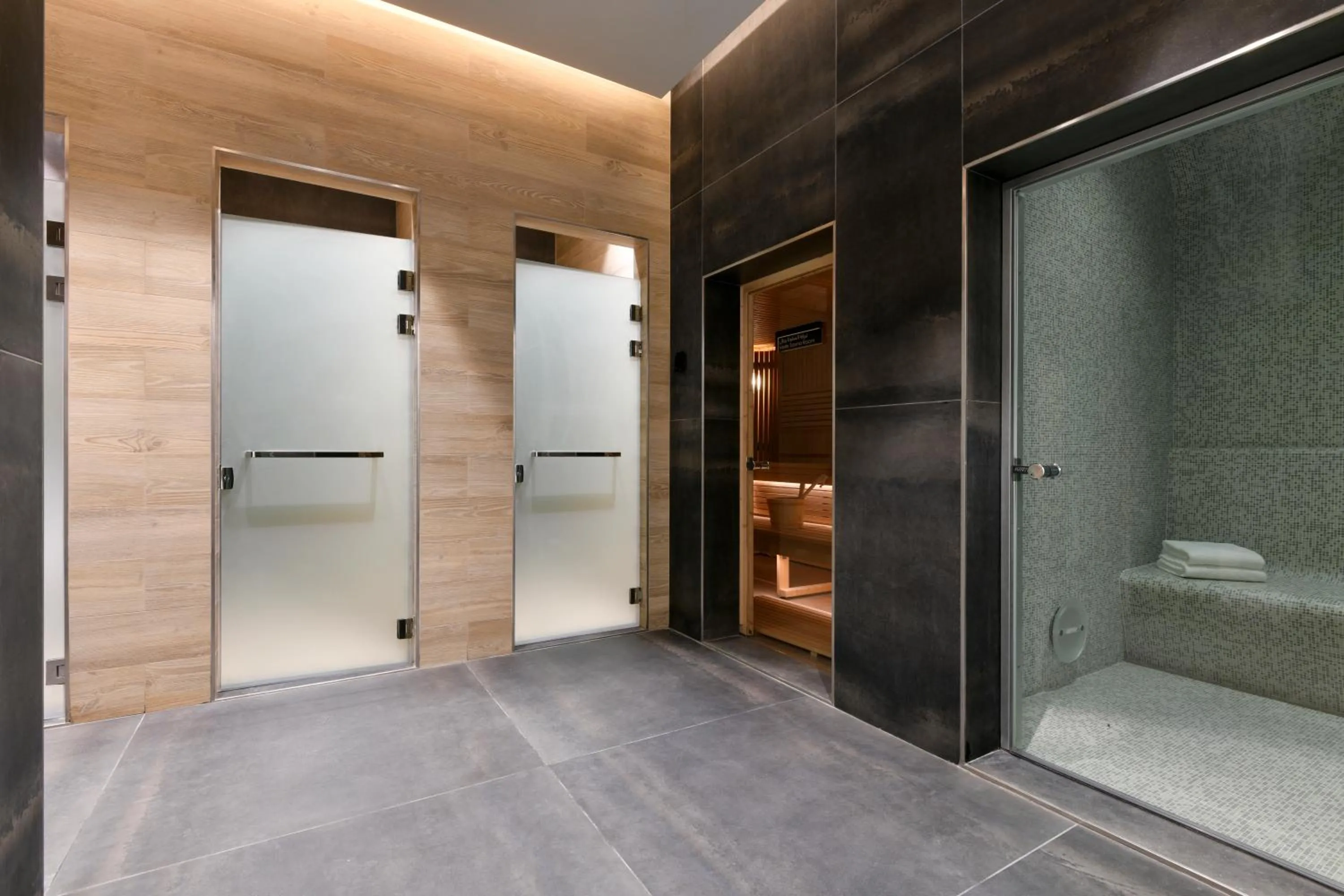 Steam room in Le Mirage Downtown