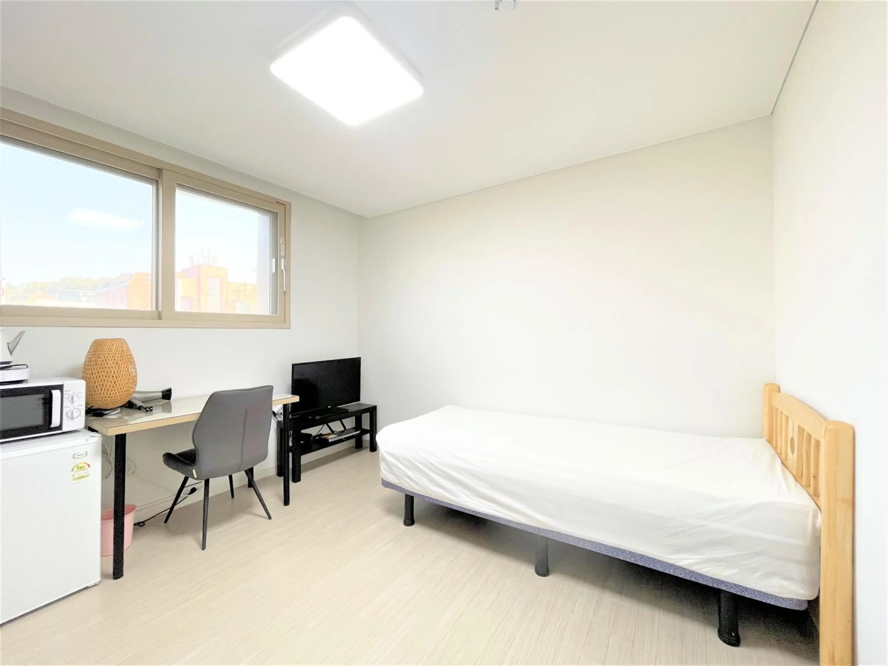 Photo of the whole room, Bed in Koin Guesthouse Incheon airport