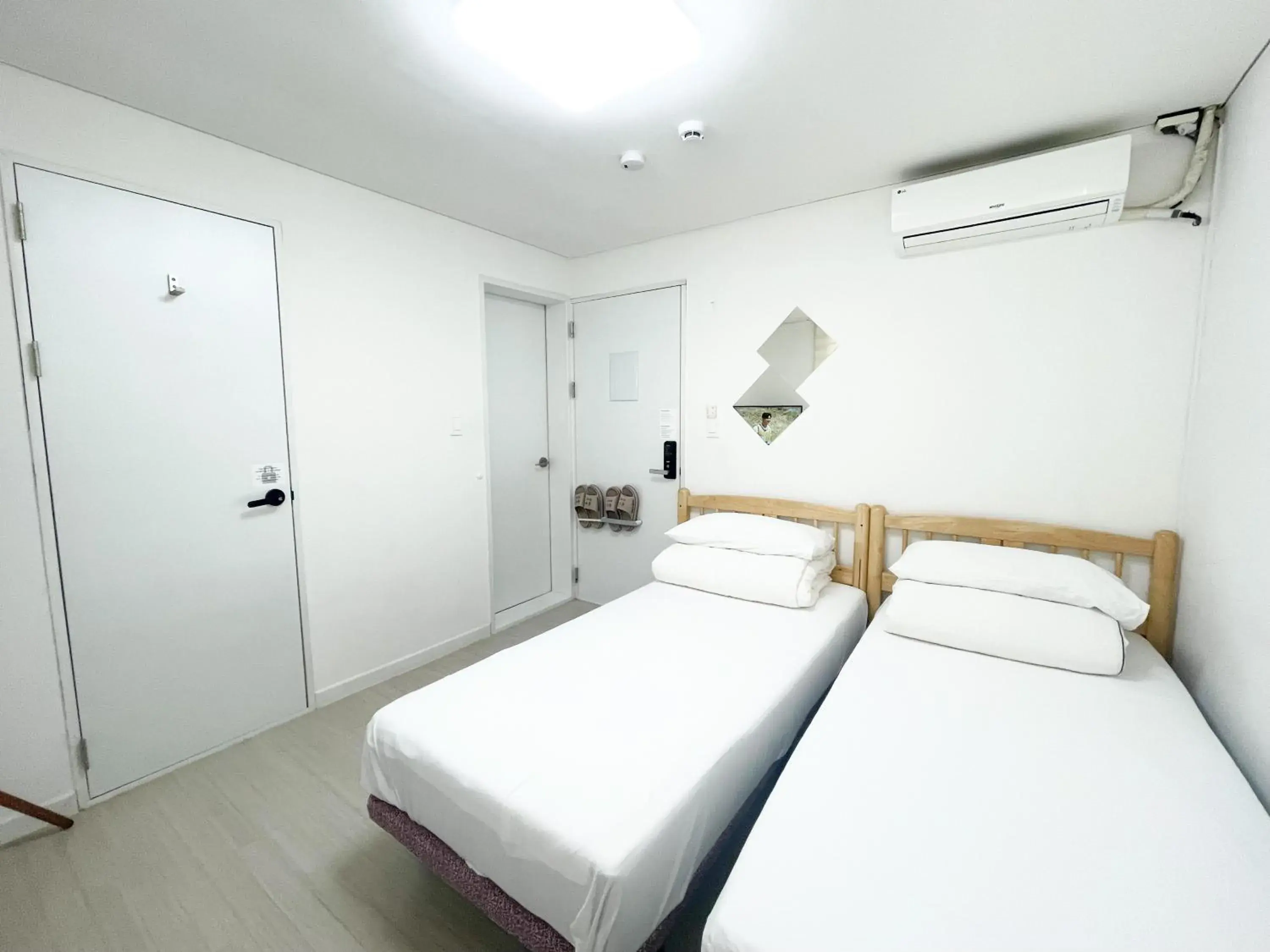 Twin Room with Private Bathroom in Koin Guesthouse Incheon airport Twin Room with Private Bathroom in Koin Guesthouse Incheon airport