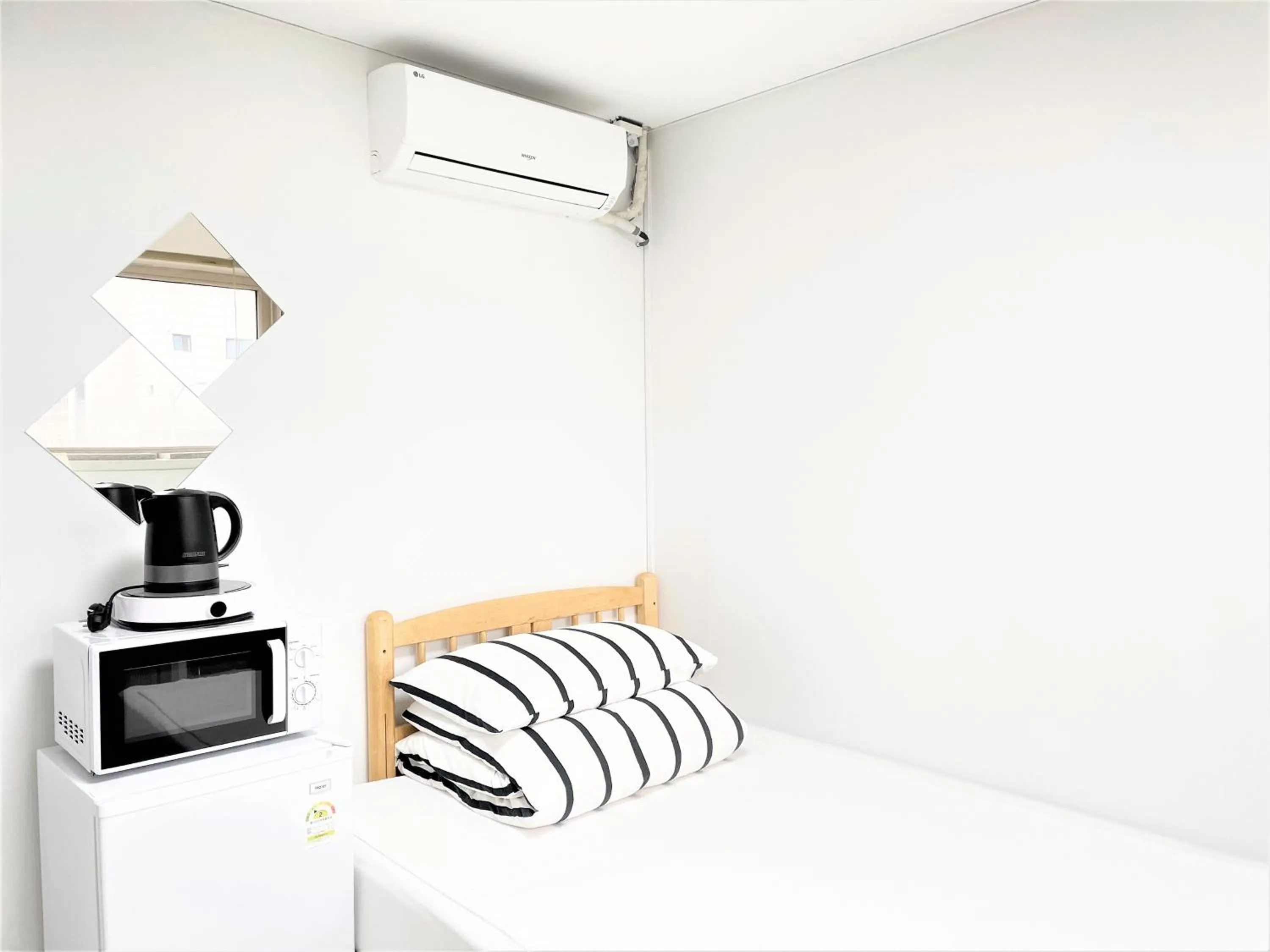 Decorative detail, Bed in Koin Guesthouse Incheon airport