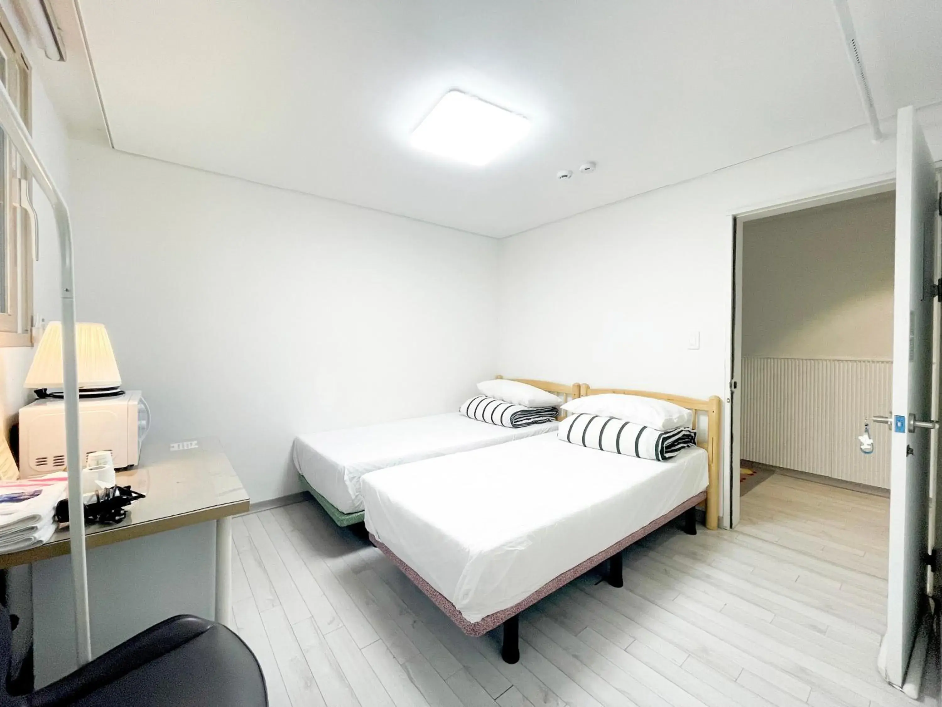 Twin Room with Private Bathroom in Koin Guesthouse Incheon airport Twin Room with Private Bathroom in Koin Guesthouse Incheon airport