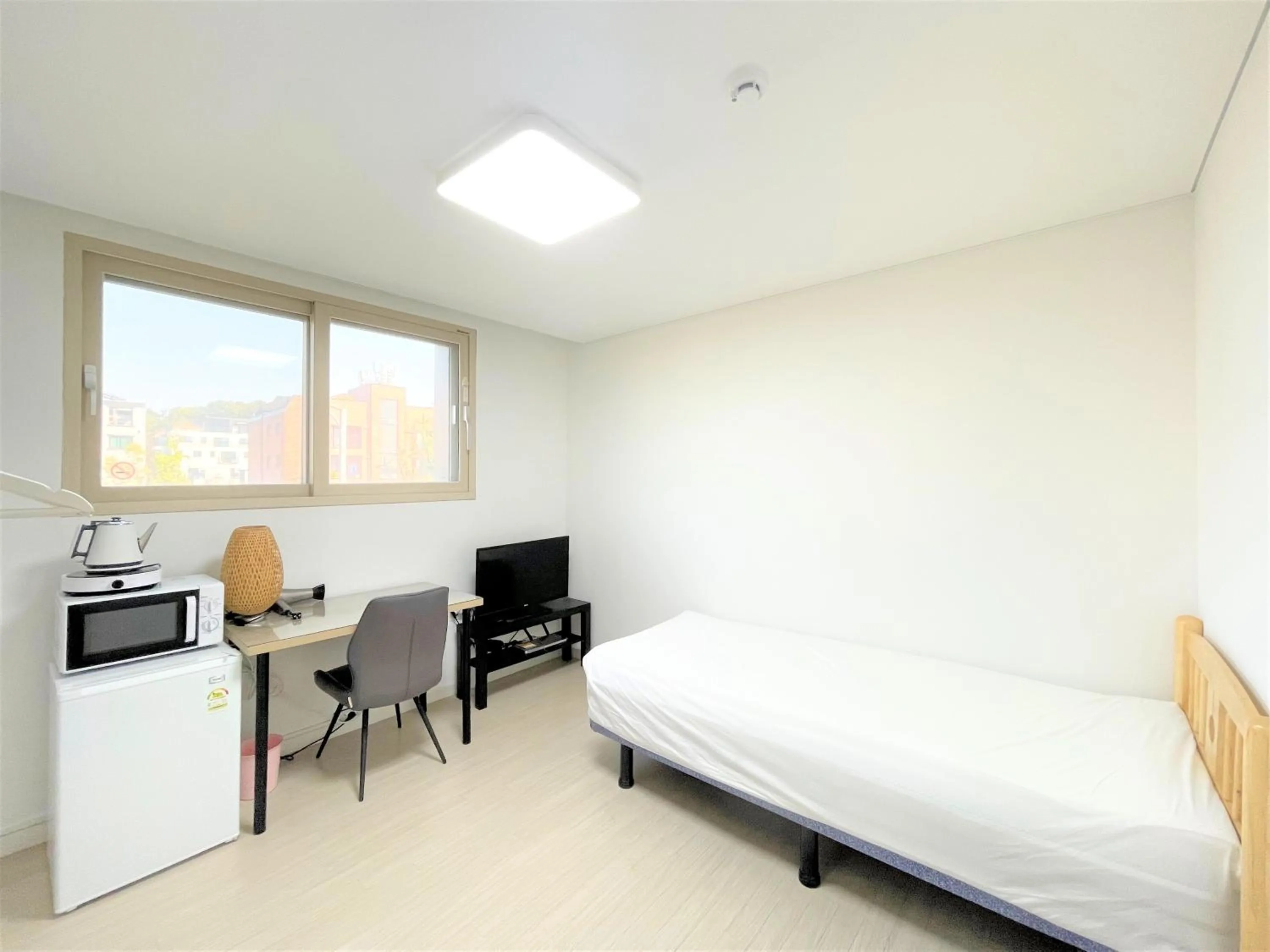Photo of the whole room, Bed in Koin Guesthouse Incheon airport