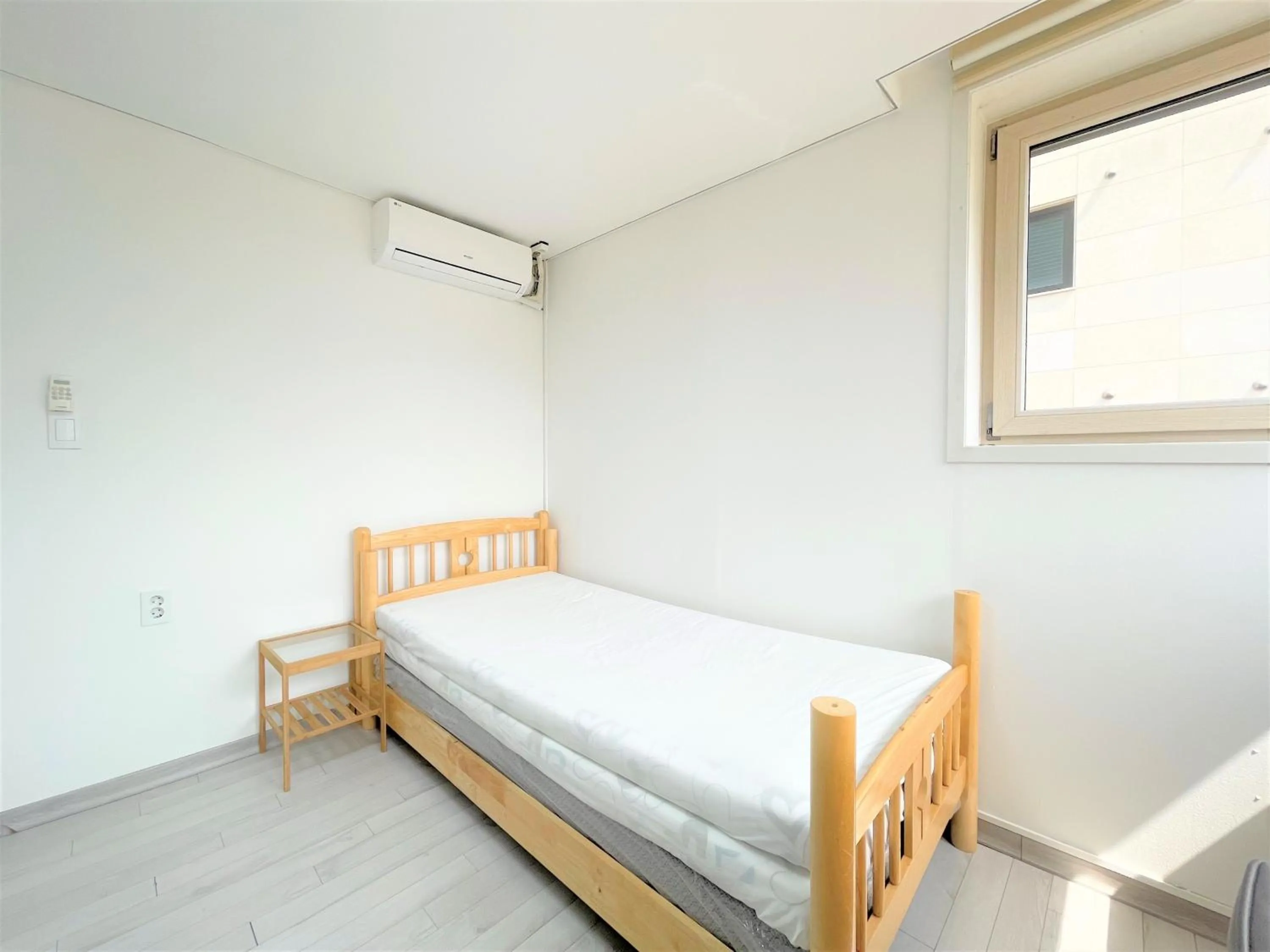 Property building, Bed in Koin Guesthouse Incheon airport