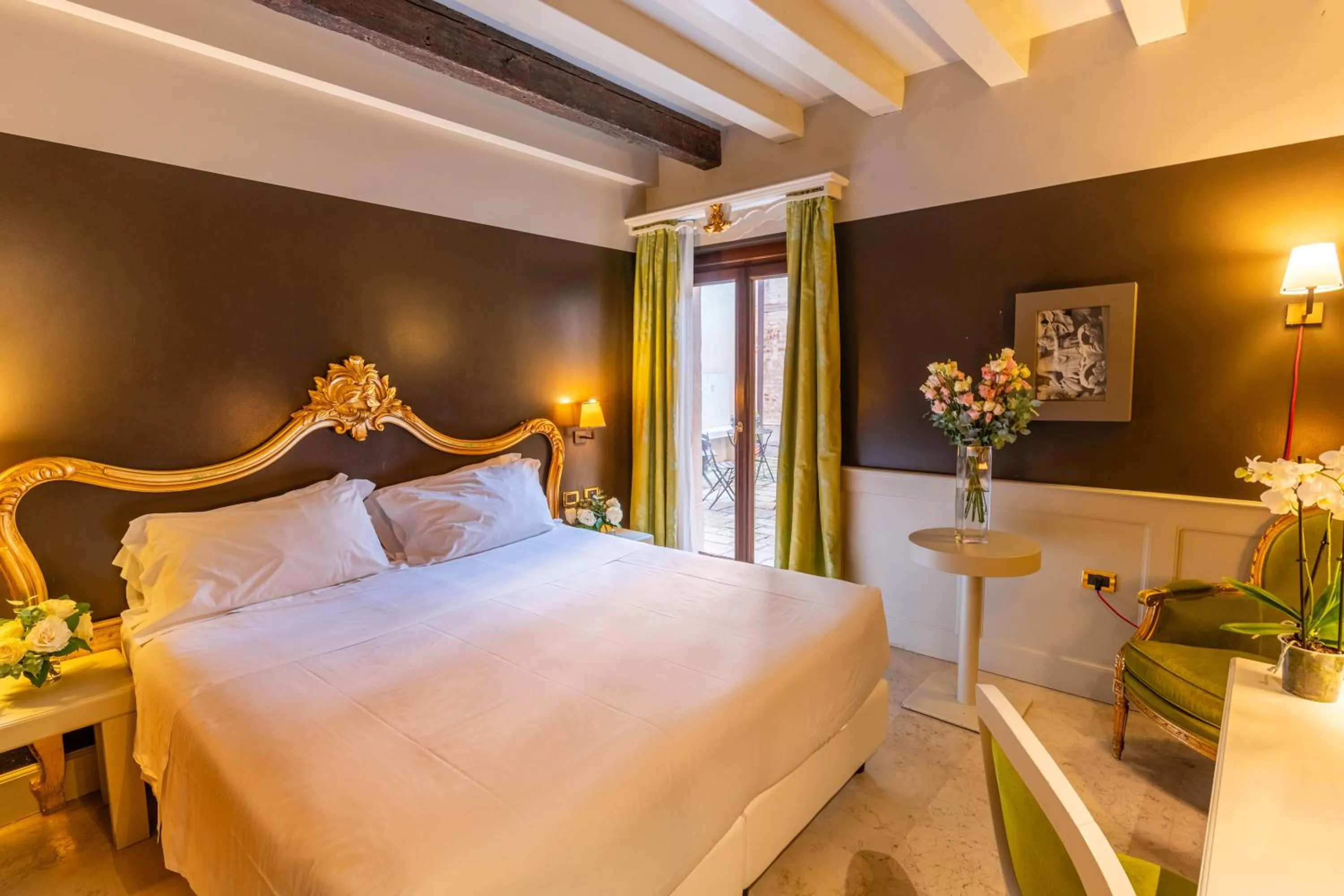 Decorative detail, Bed in Hotel Ca' Zusto Venezia