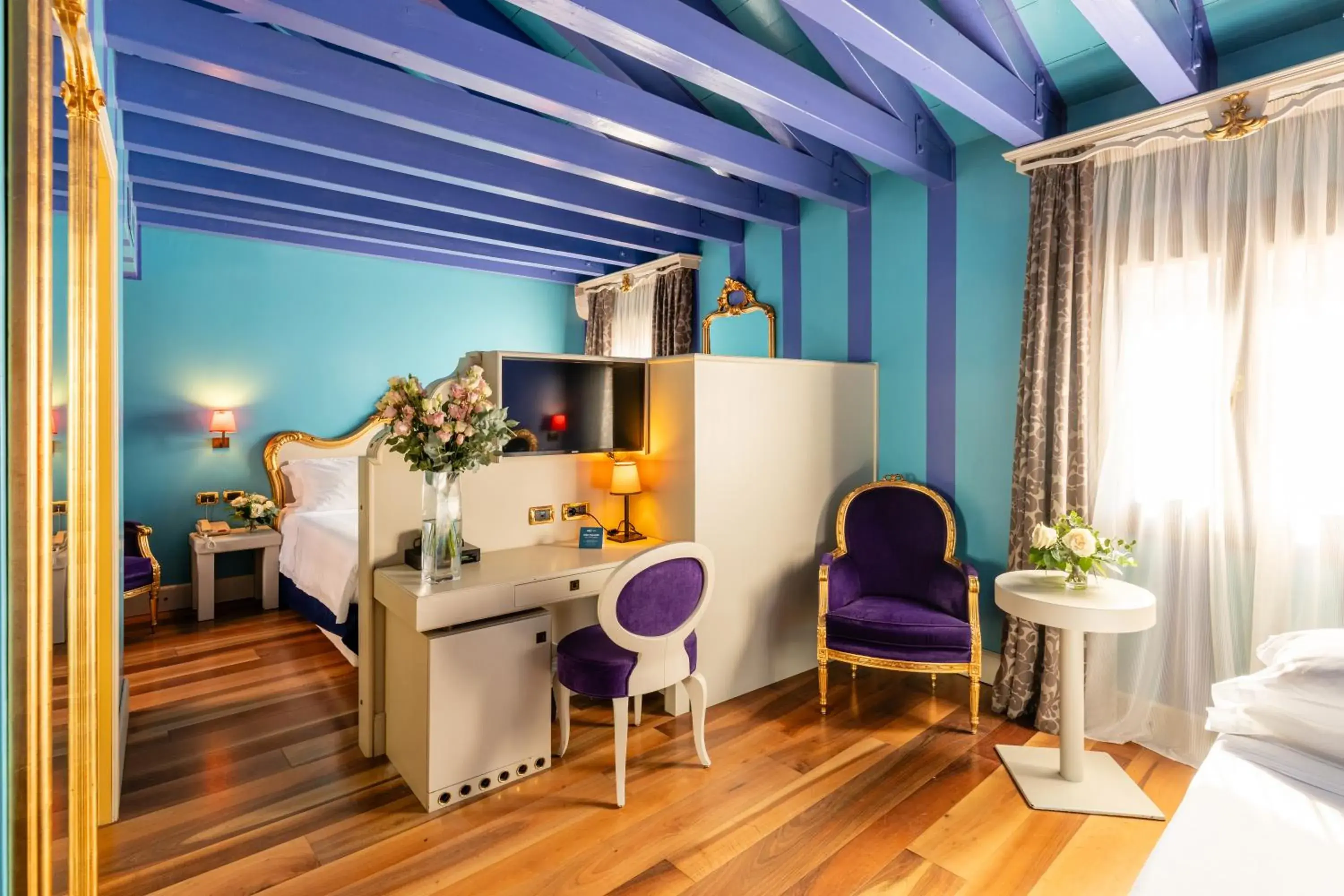 Photo of the whole room, Bed in Hotel Ca' Zusto Venezia Photo of the whole room, Bed in Hotel Ca' Zusto Venezia