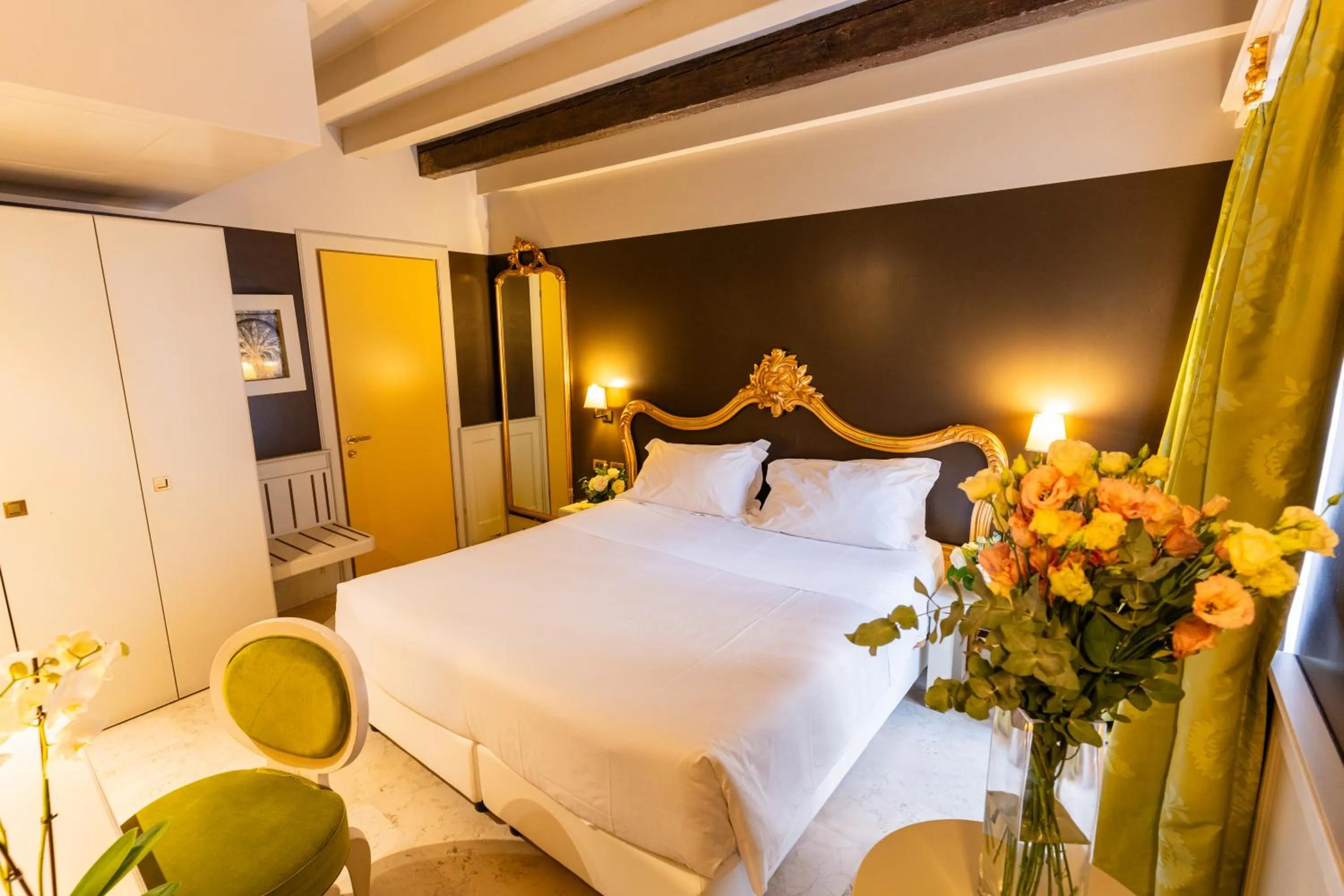 Decorative detail, Bed in Hotel Ca' Zusto Venezia