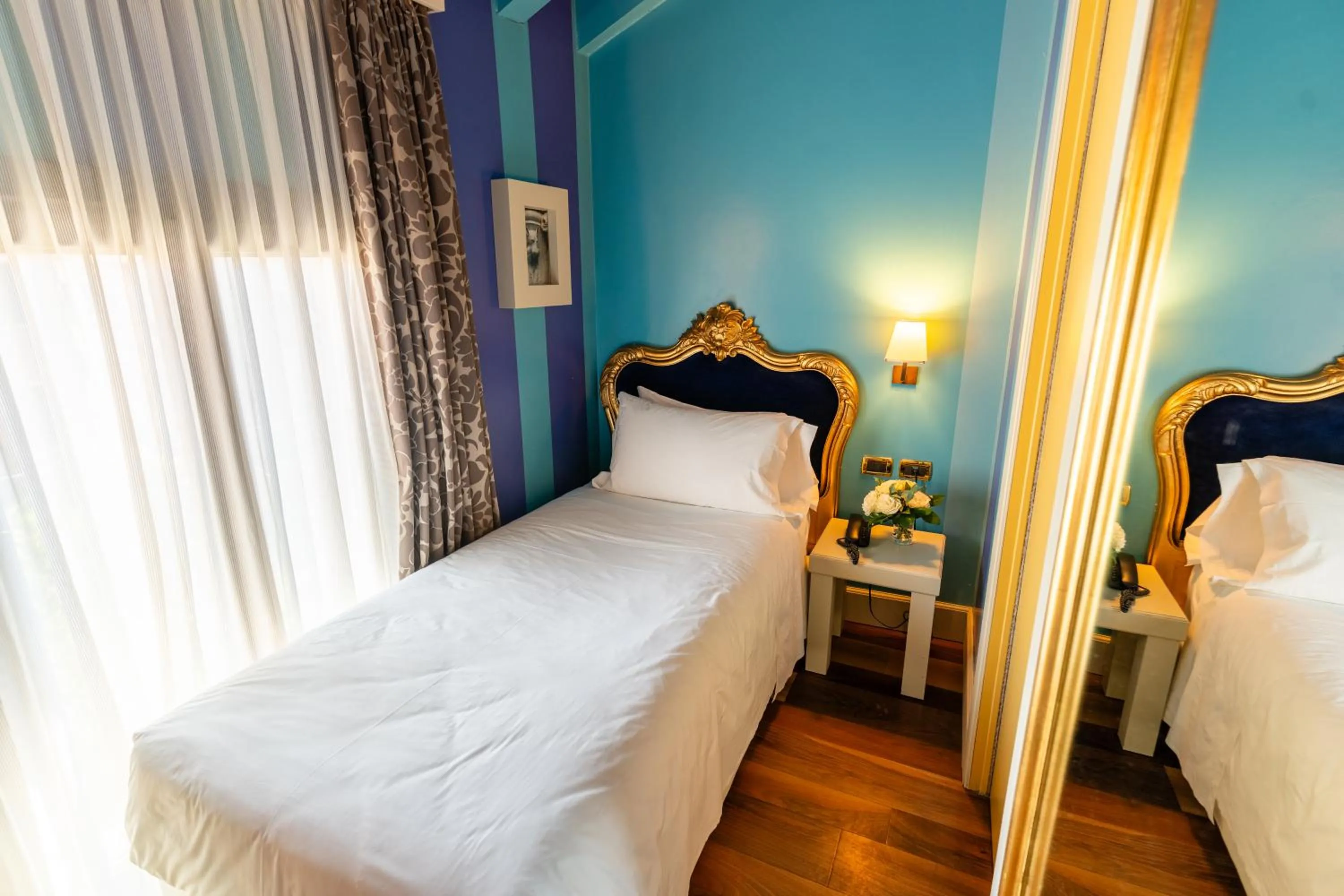 Decorative detail, Bed in Hotel Ca' Zusto Venezia