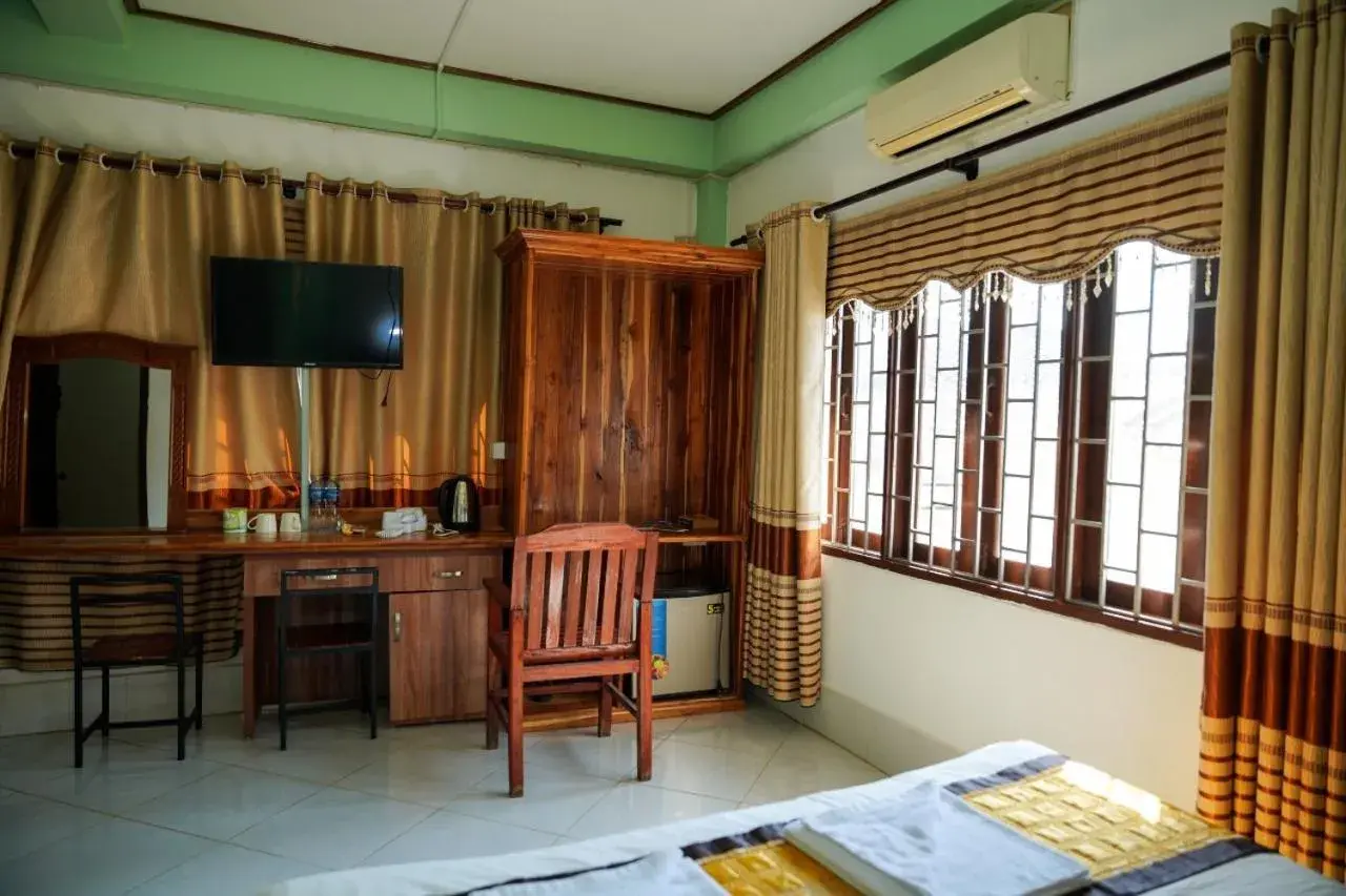 Triple Room with City View in Bountang Mountain View Riverside Hotel Triple Room with City View in Bountang Mountain View Riverside Hotel