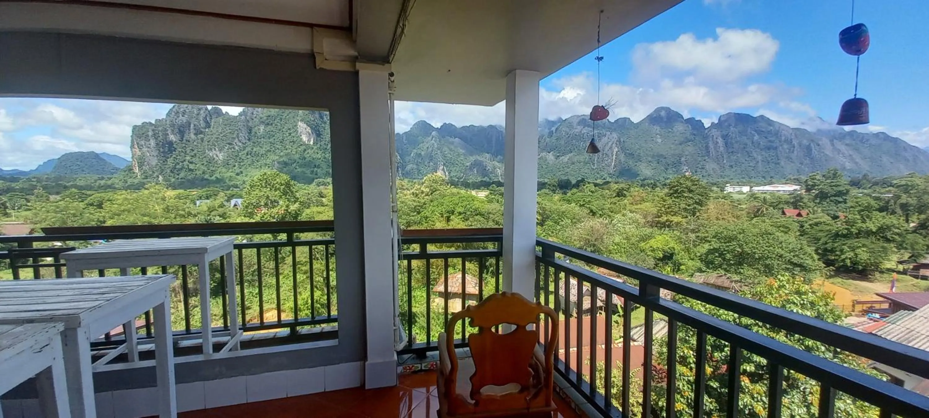 Bountang Mountain View Riverside Hotel