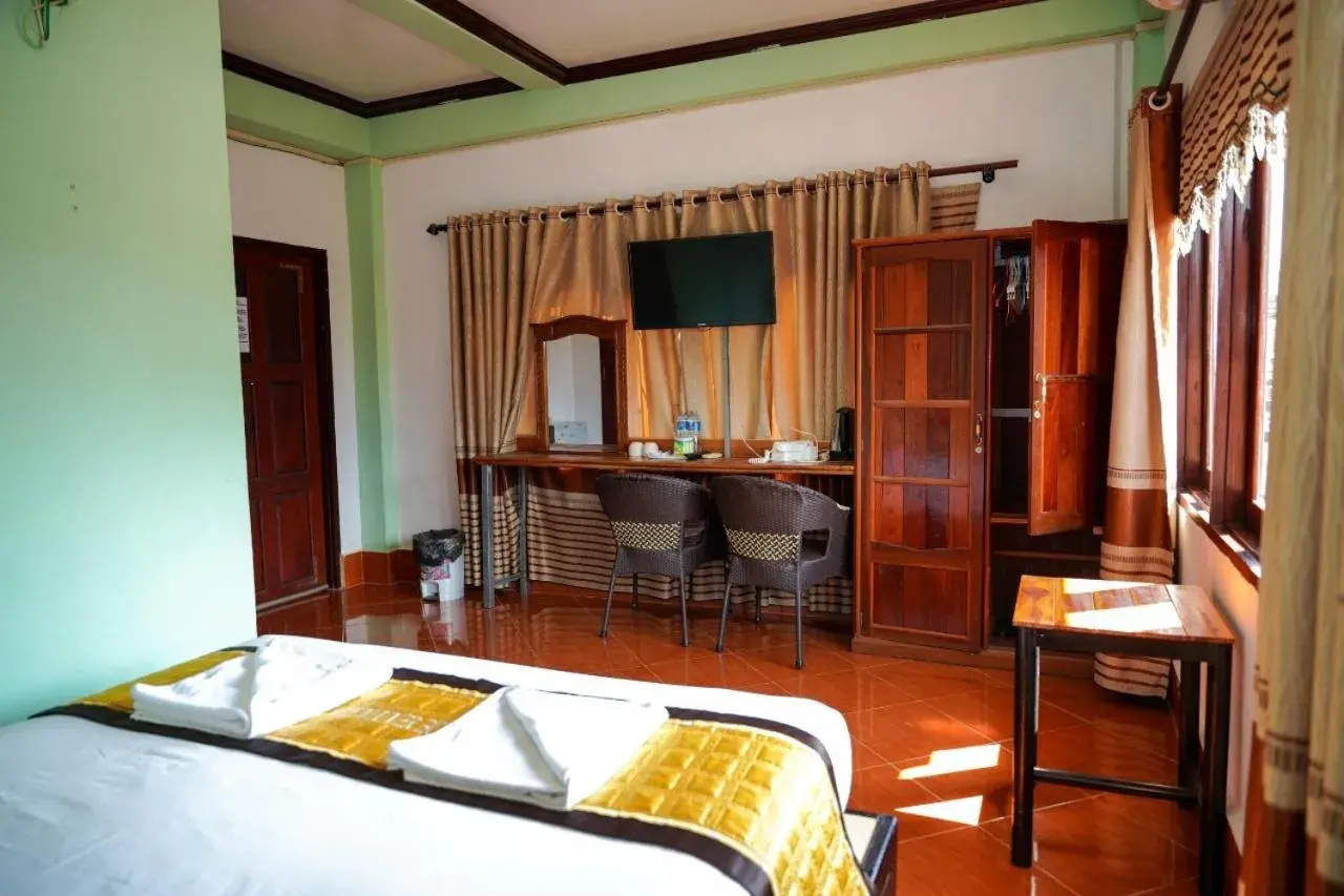 Budget Double Room in Bountang Mountain View Riverside Hotel Budget Double Room in Bountang Mountain View Riverside Hotel