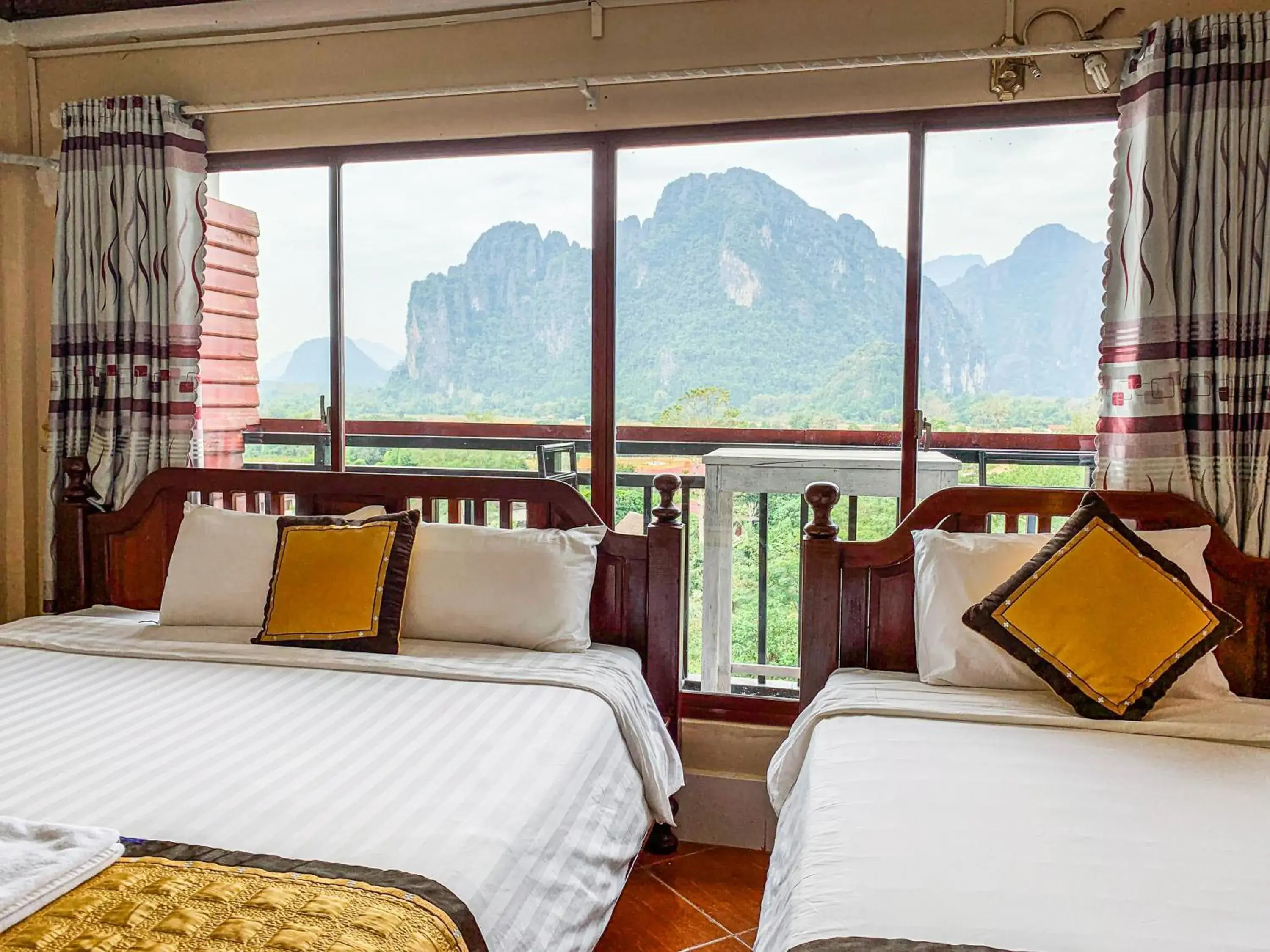 Triple Room with Mountain View in Bountang Mountain View Riverside Hotel Triple Room with Mountain View in Bountang Mountain View Riverside Hotel