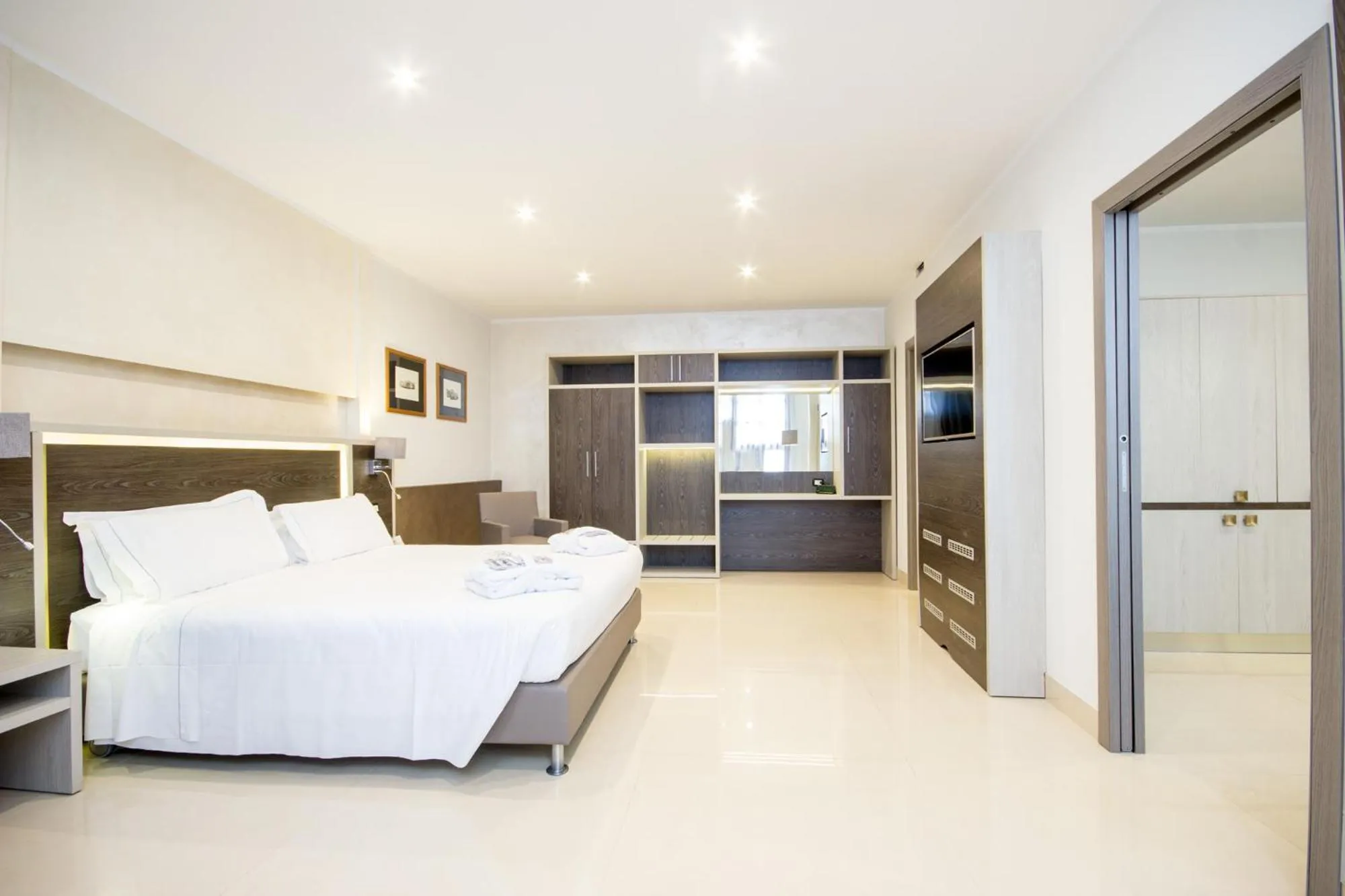 Bed in Best Western Modena District