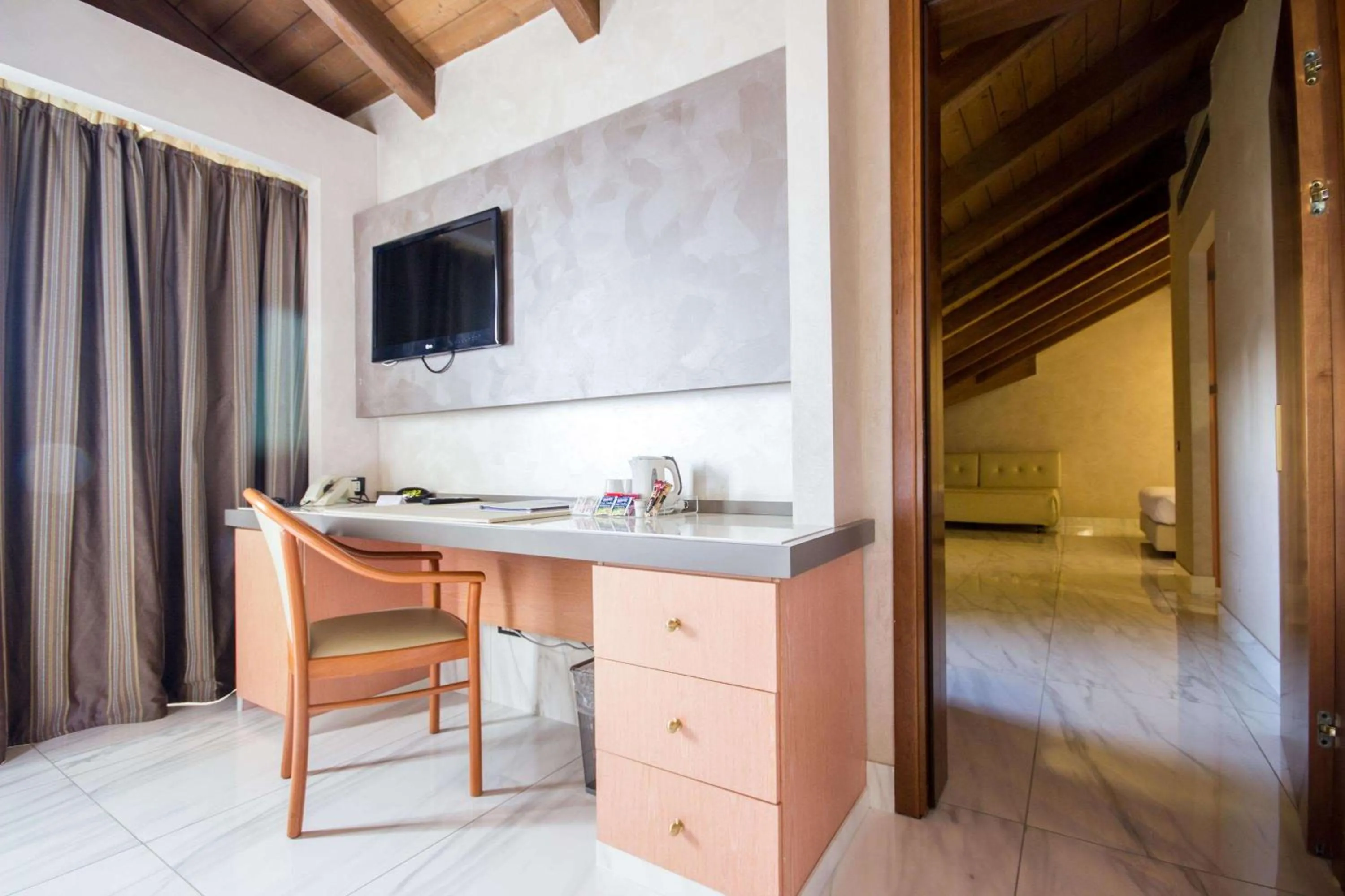 TV and multimedia, Bed in Best Western Modena District