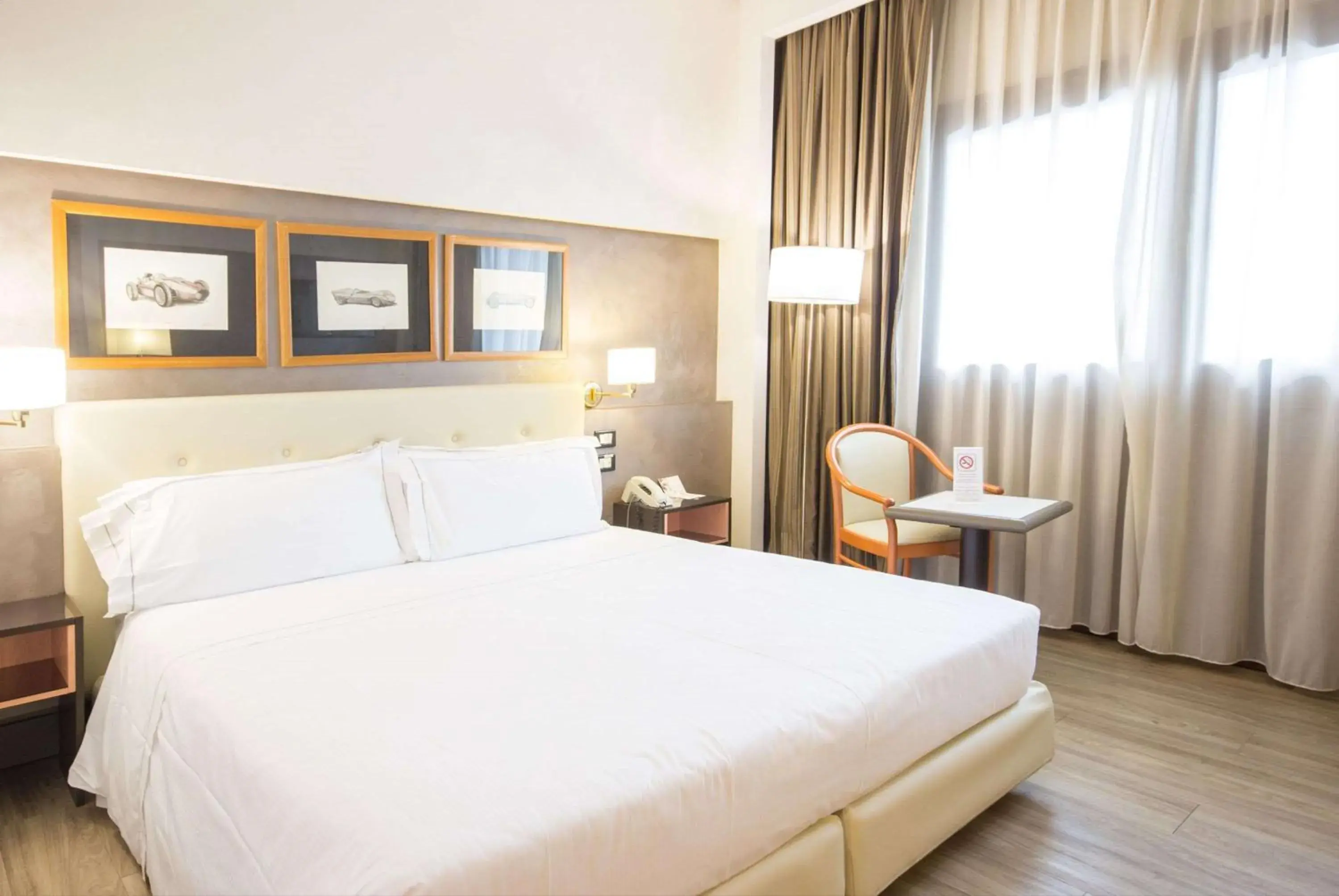 Bathroom, Bed in Best Western Modena District Bathroom, Bed in Best Western Modena District