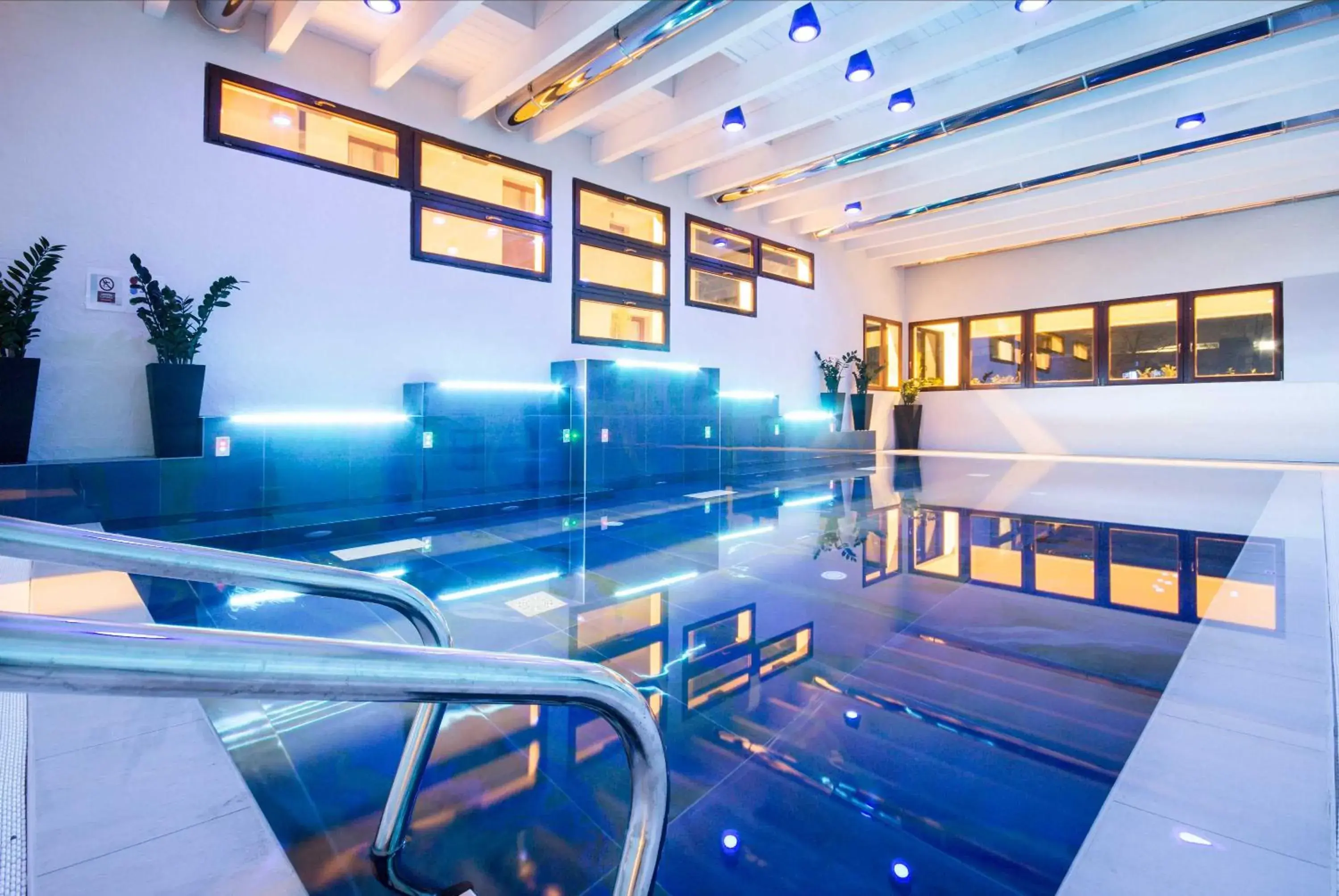 Swimming pool in Best Western Modena District Swimming pool in Best Western Modena District