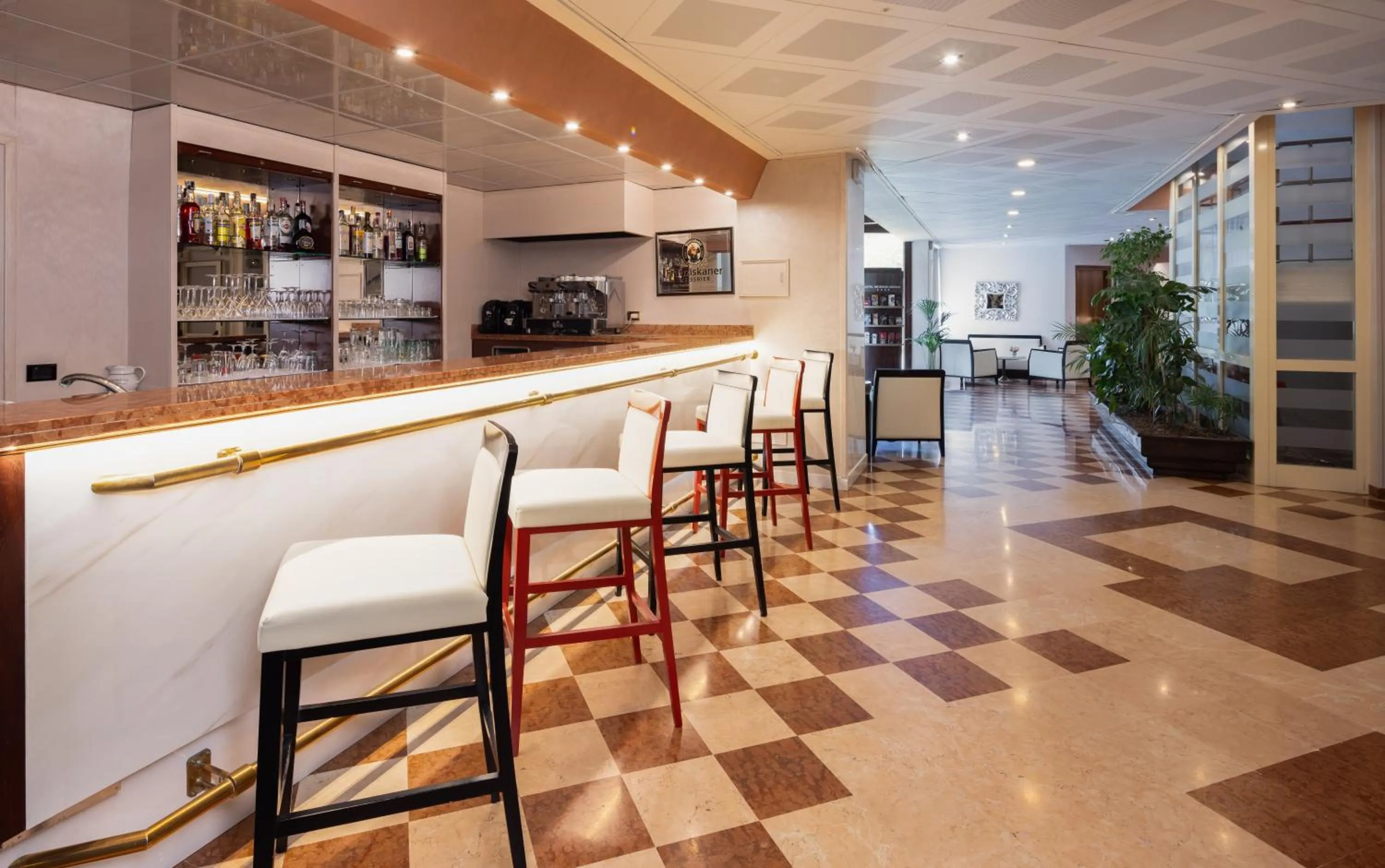Restaurant/places to eat in Best Western Modena District