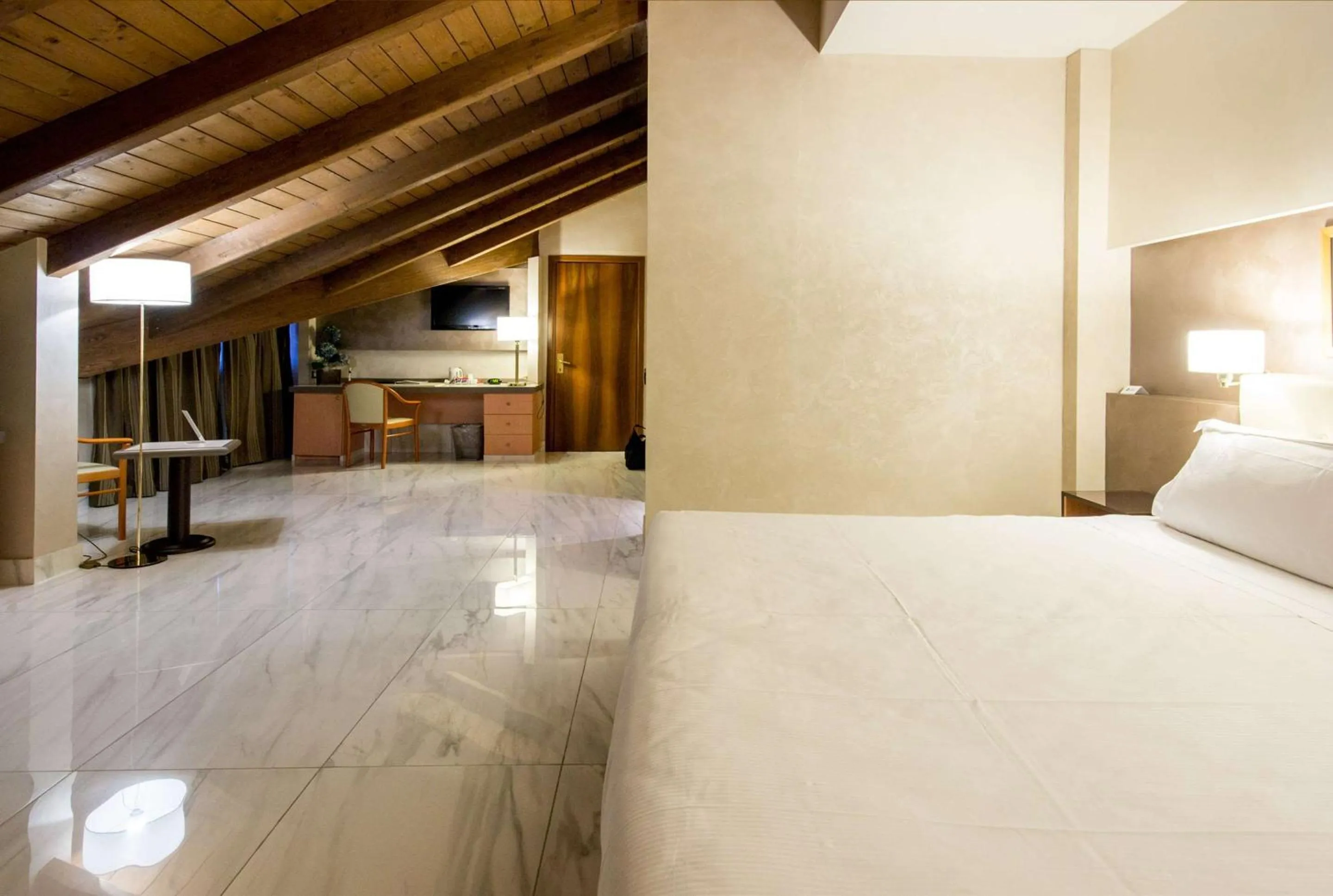 TV and multimedia, Bed in Best Western Modena District