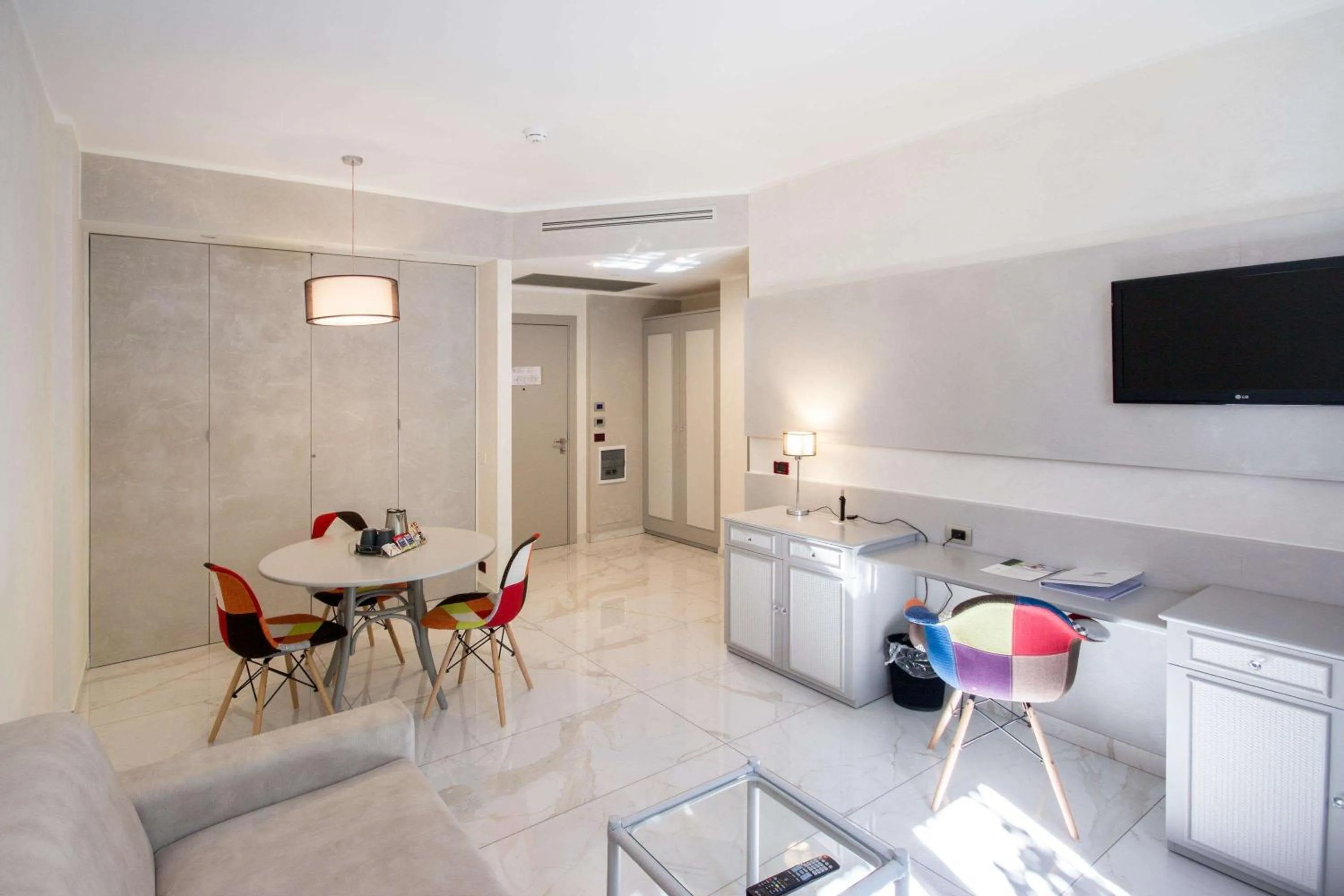 TV and multimedia in Best Western Modena District