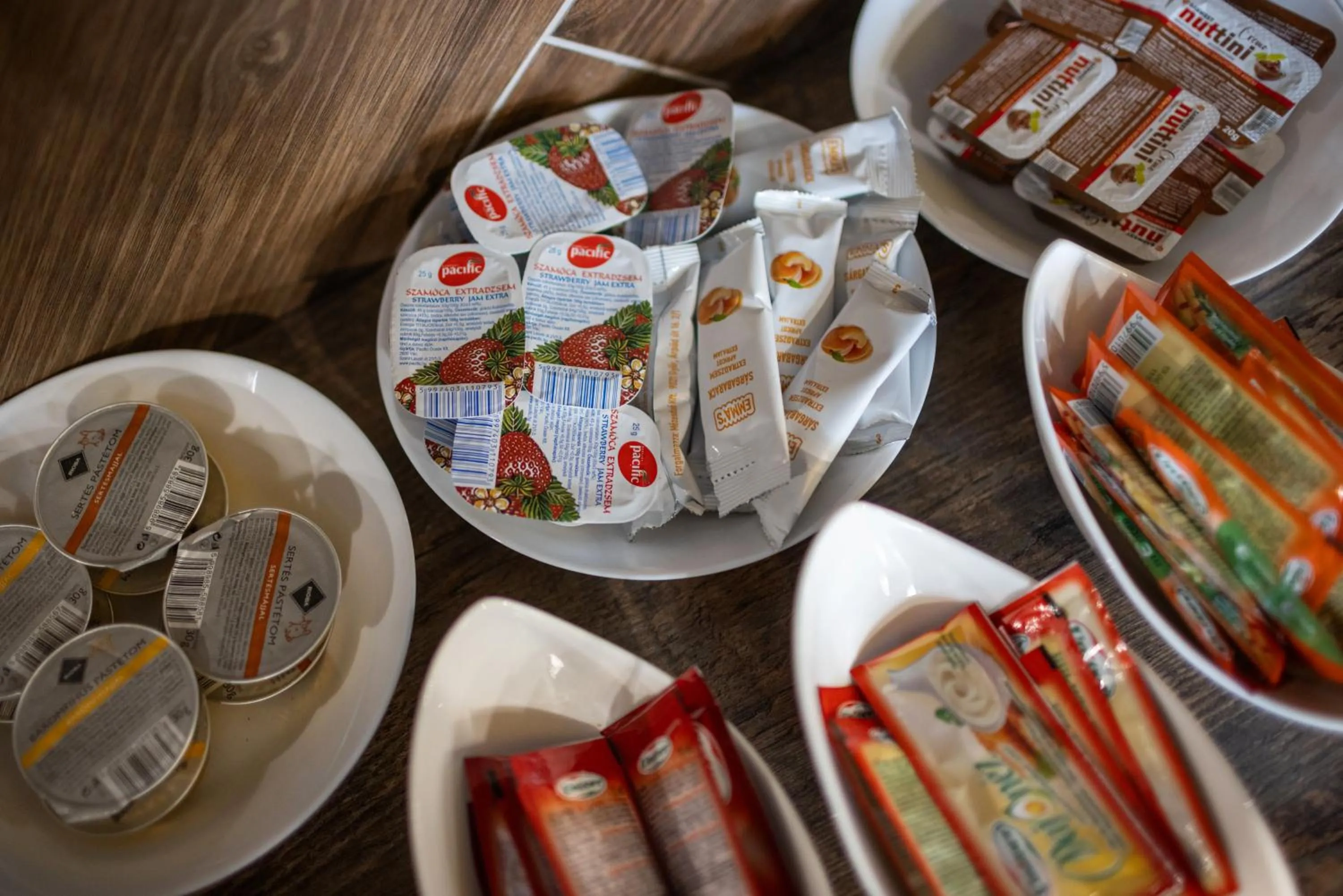 Buffet breakfast in R73 Residences