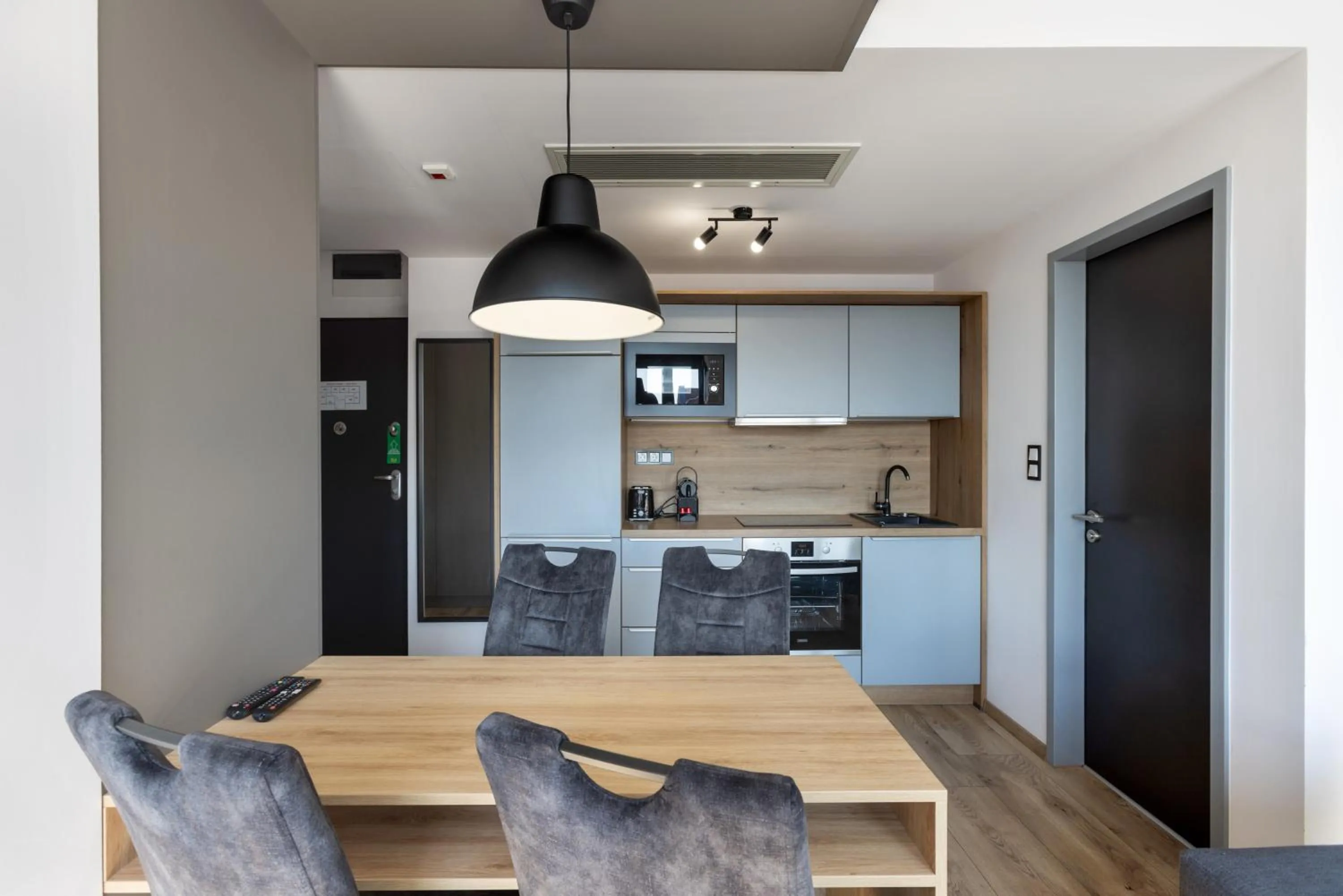 Kitchen or kitchenette in R73 Residences