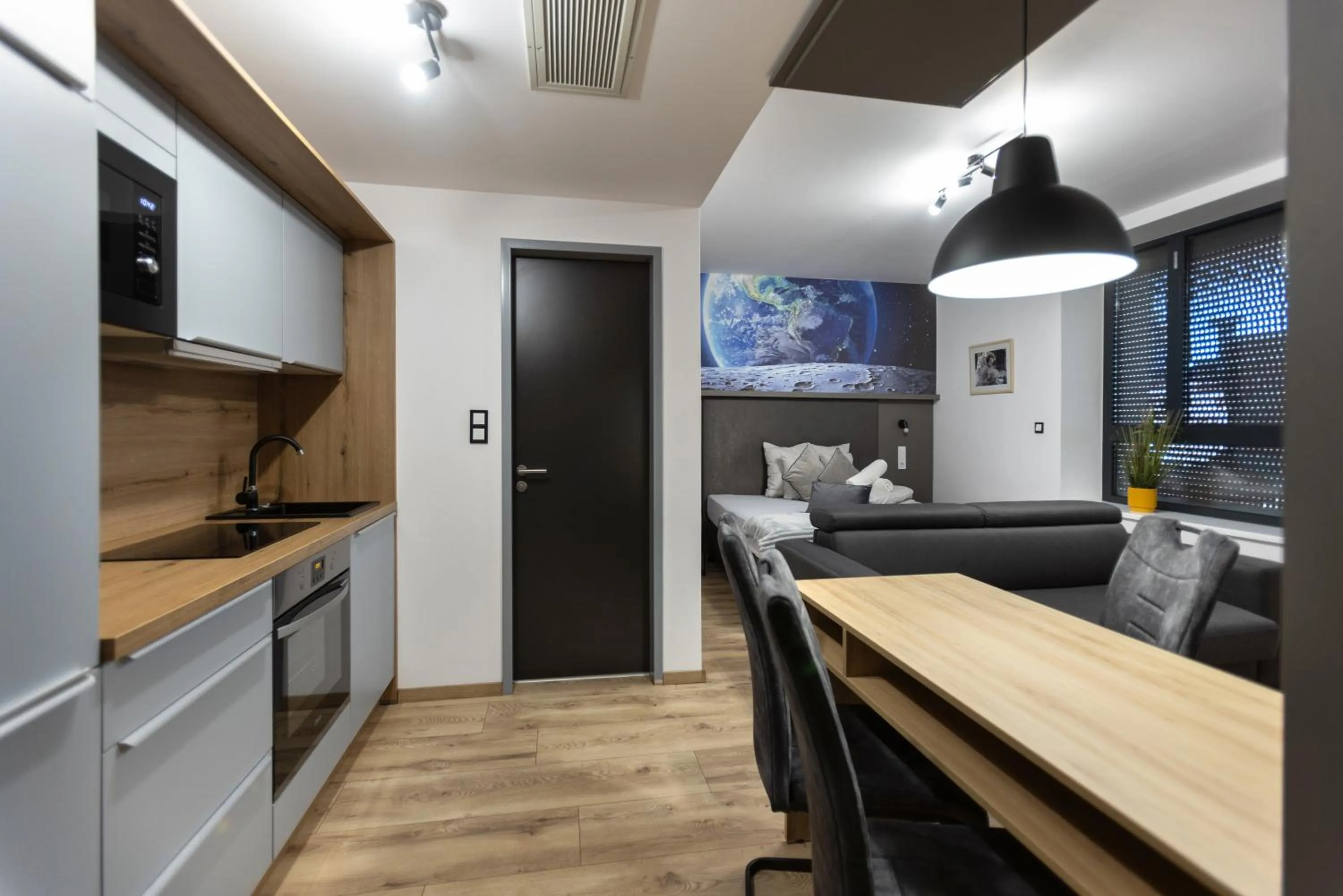 Kitchen or kitchenette in R73 Residences