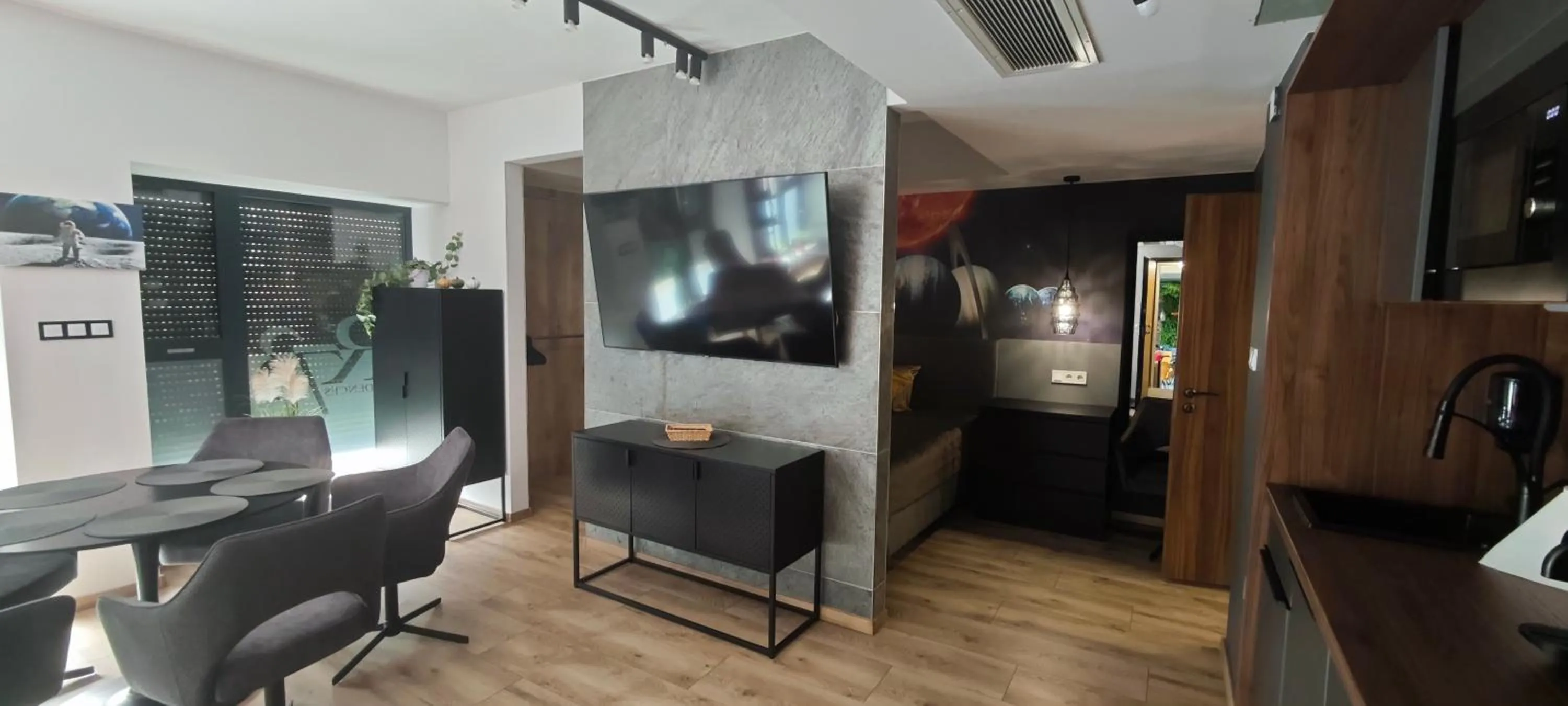 Communal lounge/ TV room in R73 Residences