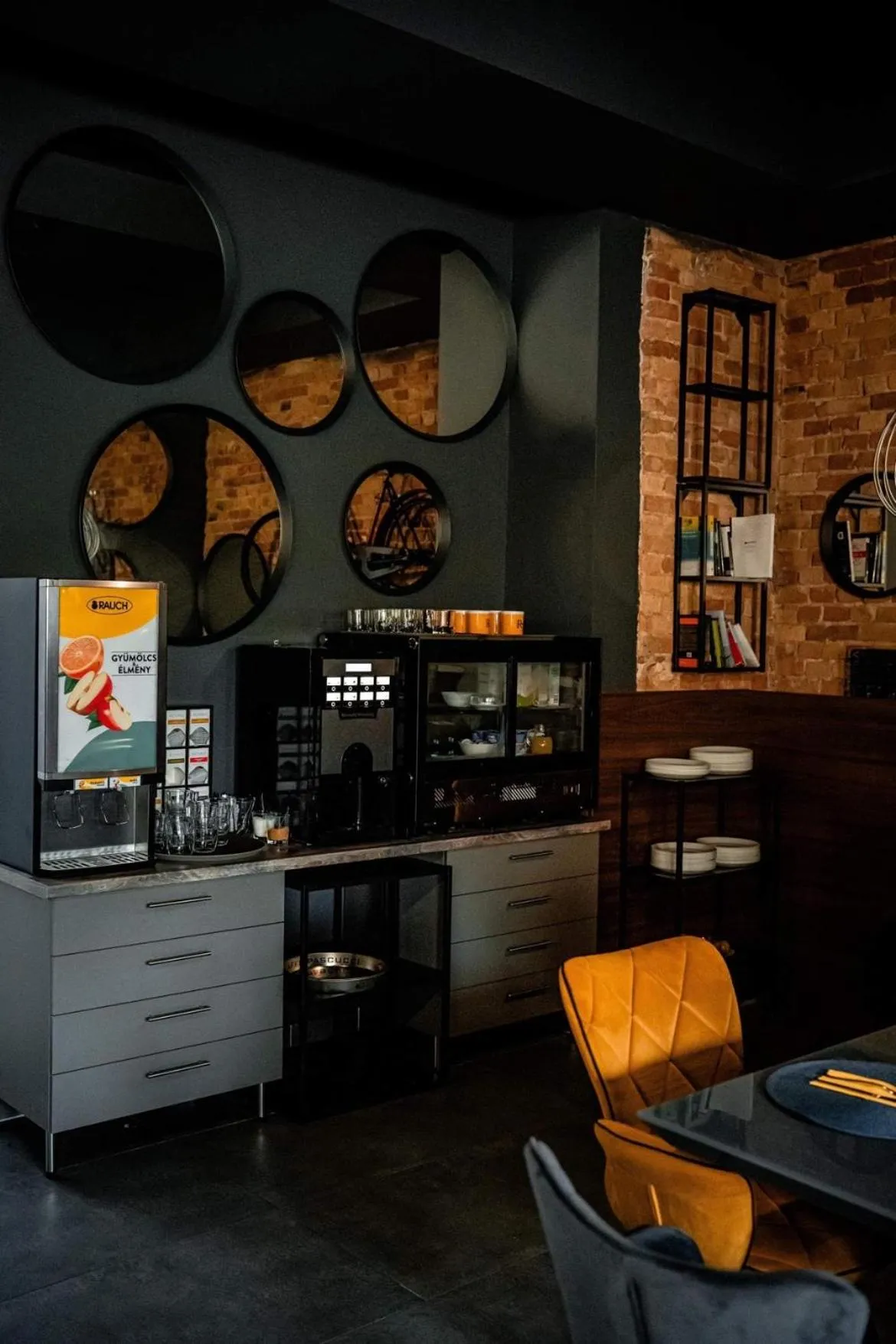 Breakfast in R73 Residences