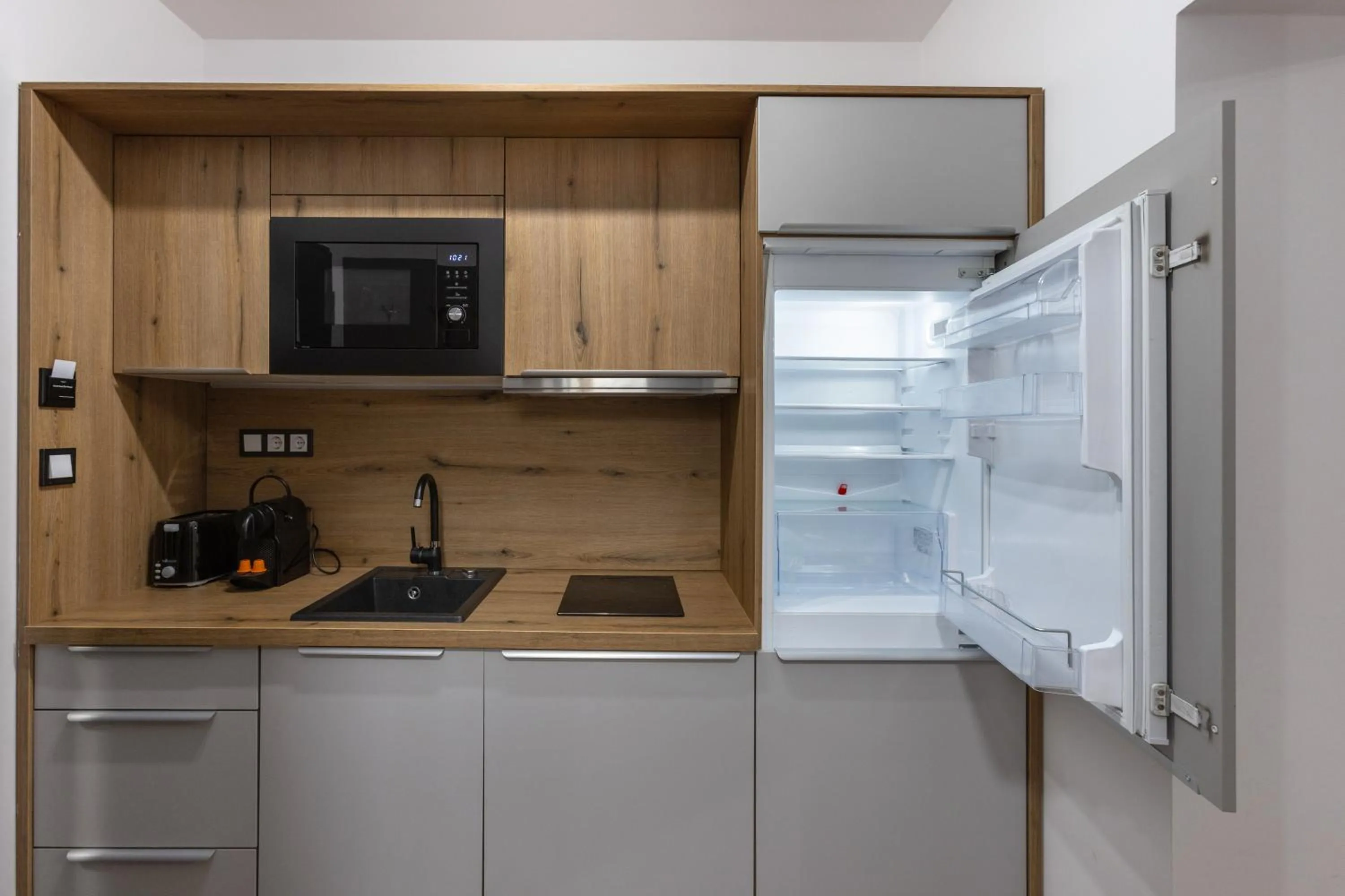 Coffee/tea facilities in R73 Residences